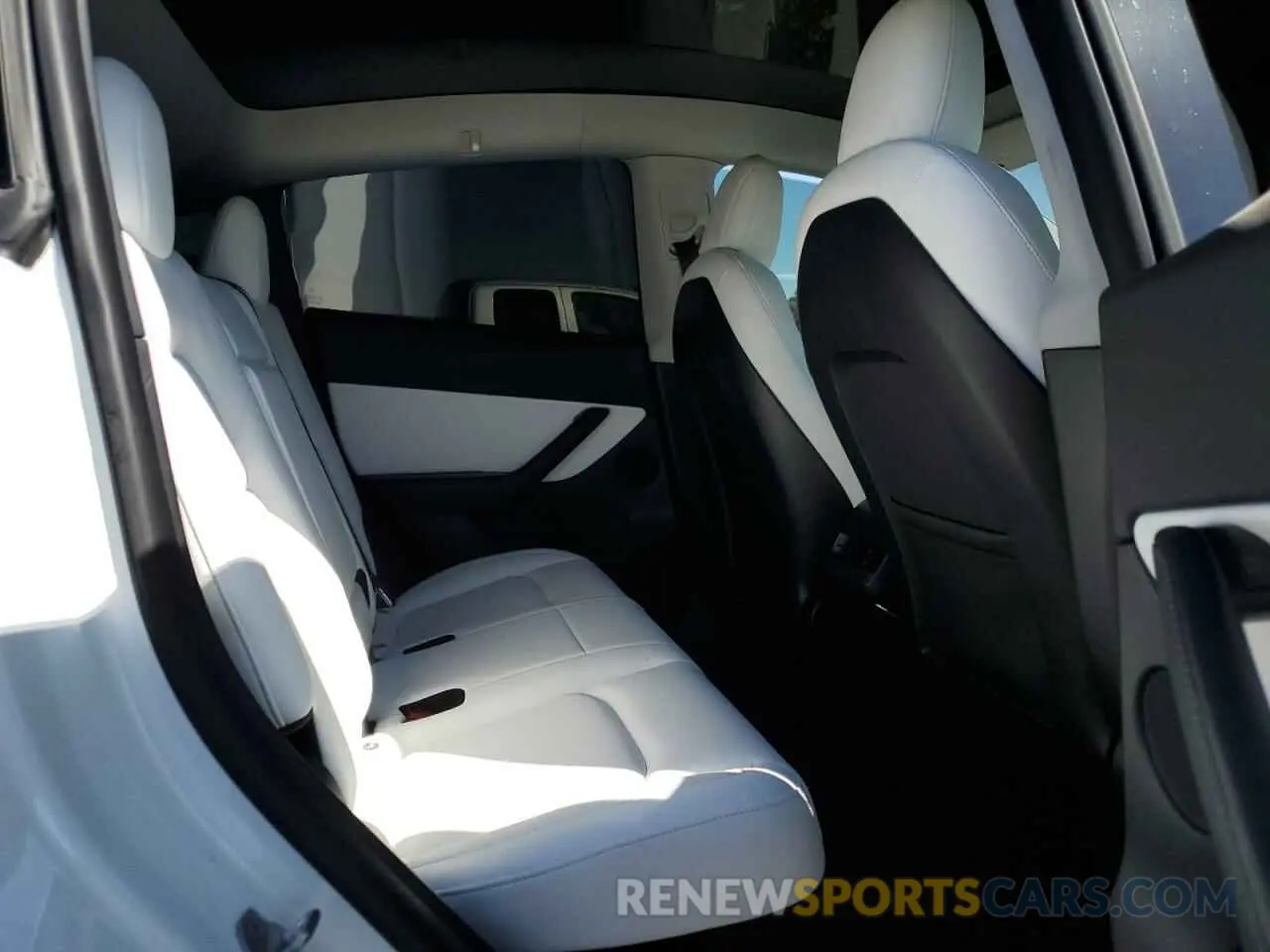 10 Photograph of a damaged car 5YJYGDEE8MF249079 TESLA MODEL Y 2021