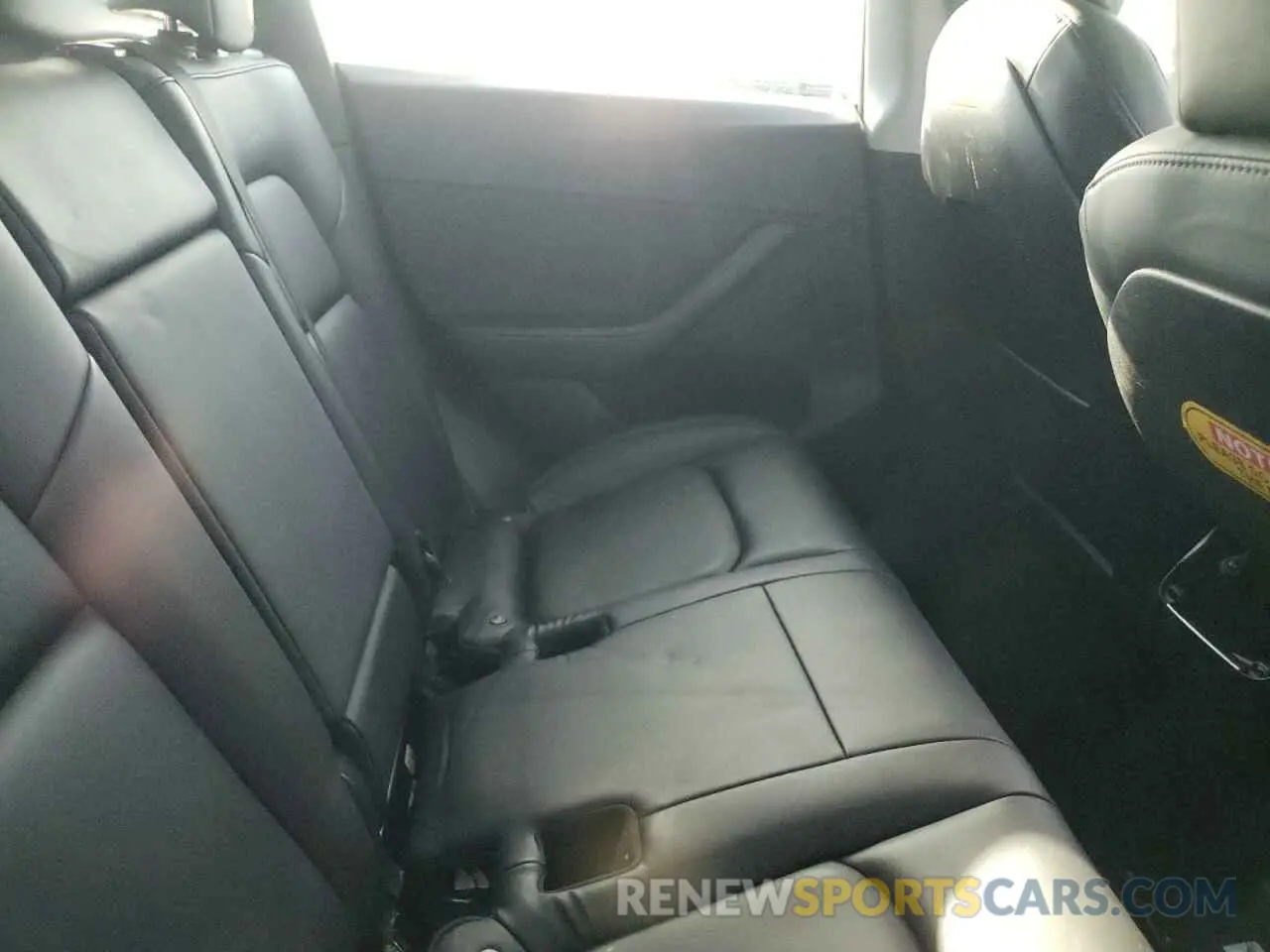 11 Photograph of a damaged car 5YJYGDEE8MF260891 TESLA MODEL Y 2021