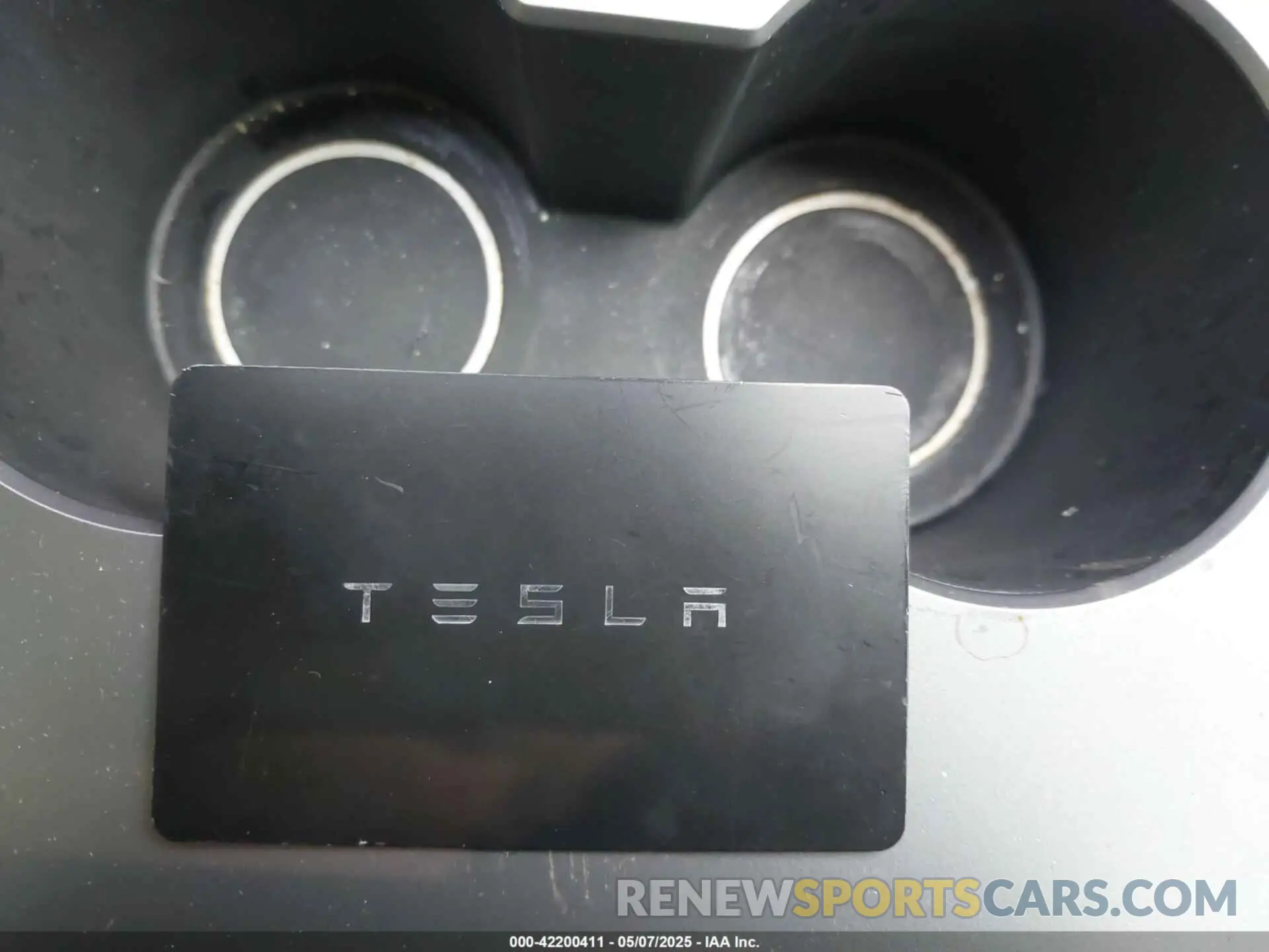 11 Photograph of a damaged car 5YJYGDEE8MF266075 TESLA MODEL Y 2021