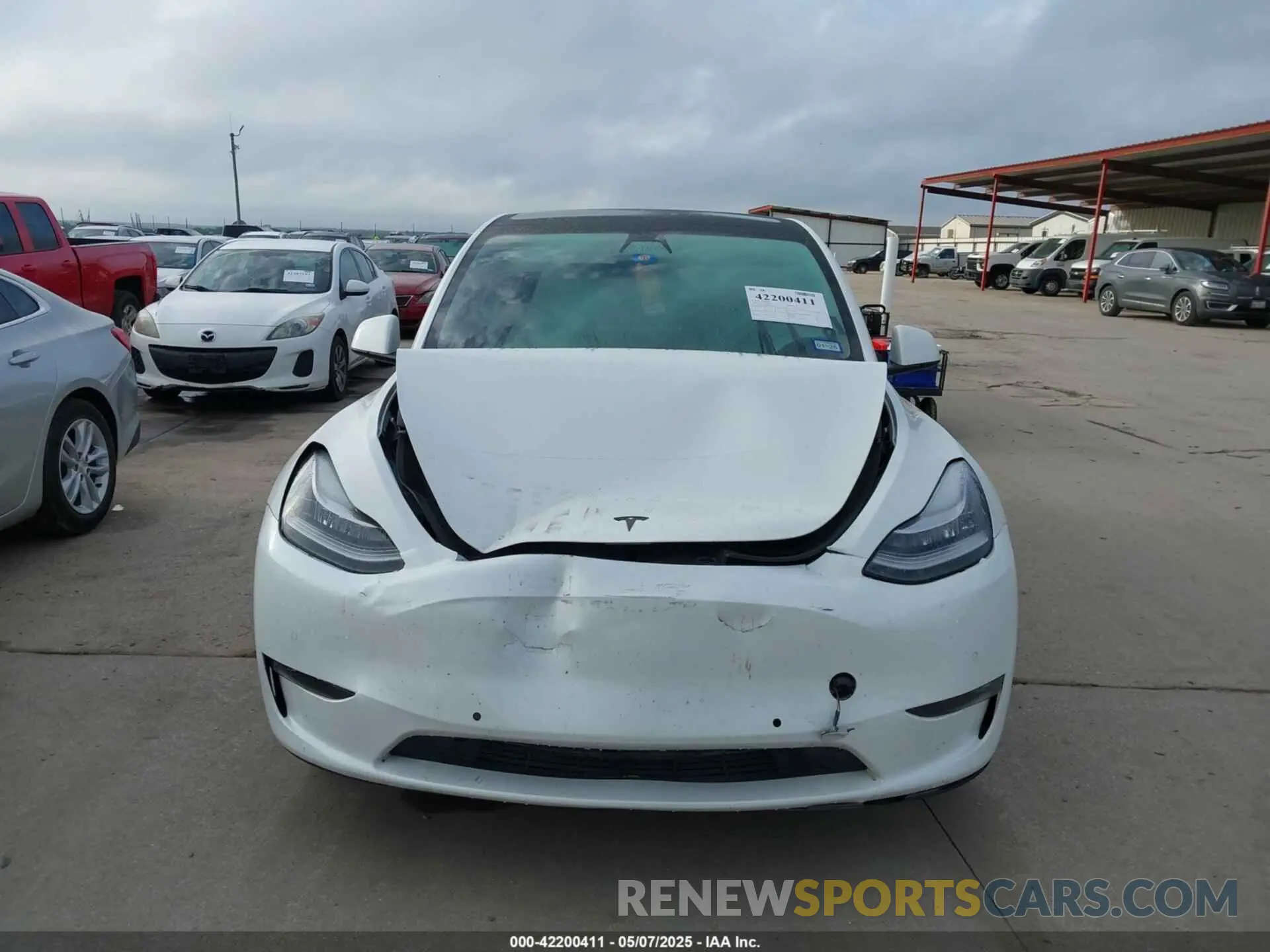 12 Photograph of a damaged car 5YJYGDEE8MF266075 TESLA MODEL Y 2021
