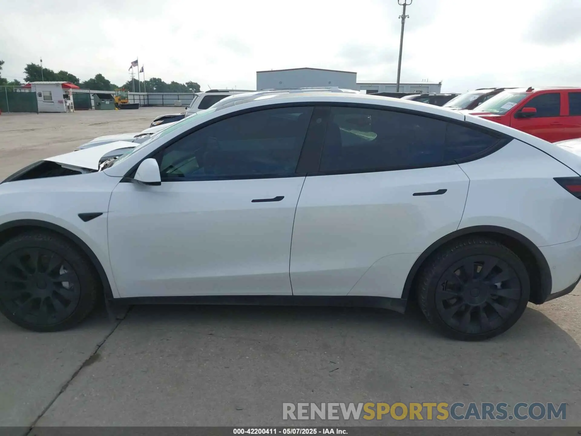 14 Photograph of a damaged car 5YJYGDEE8MF266075 TESLA MODEL Y 2021