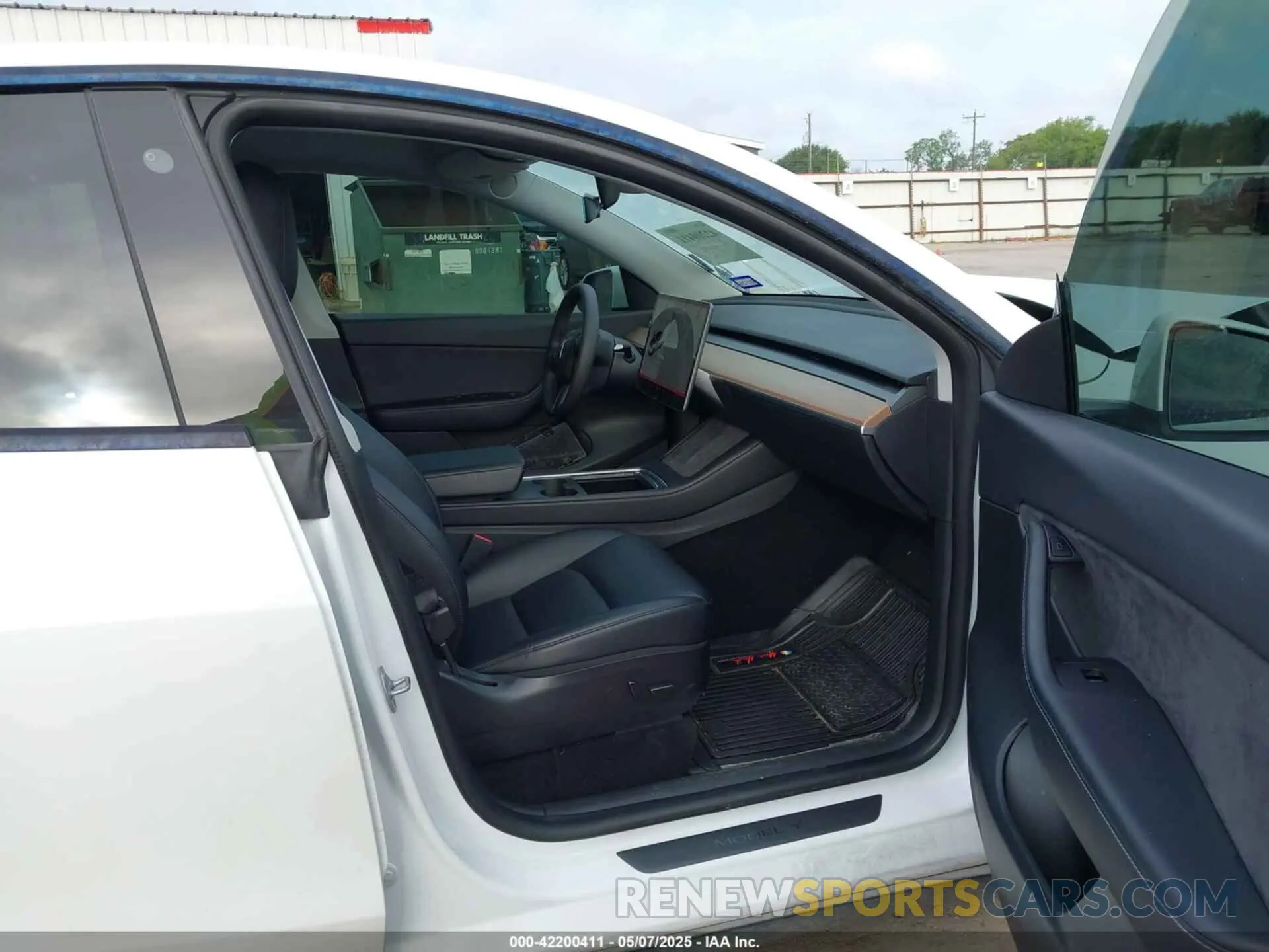 5 Photograph of a damaged car 5YJYGDEE8MF266075 TESLA MODEL Y 2021