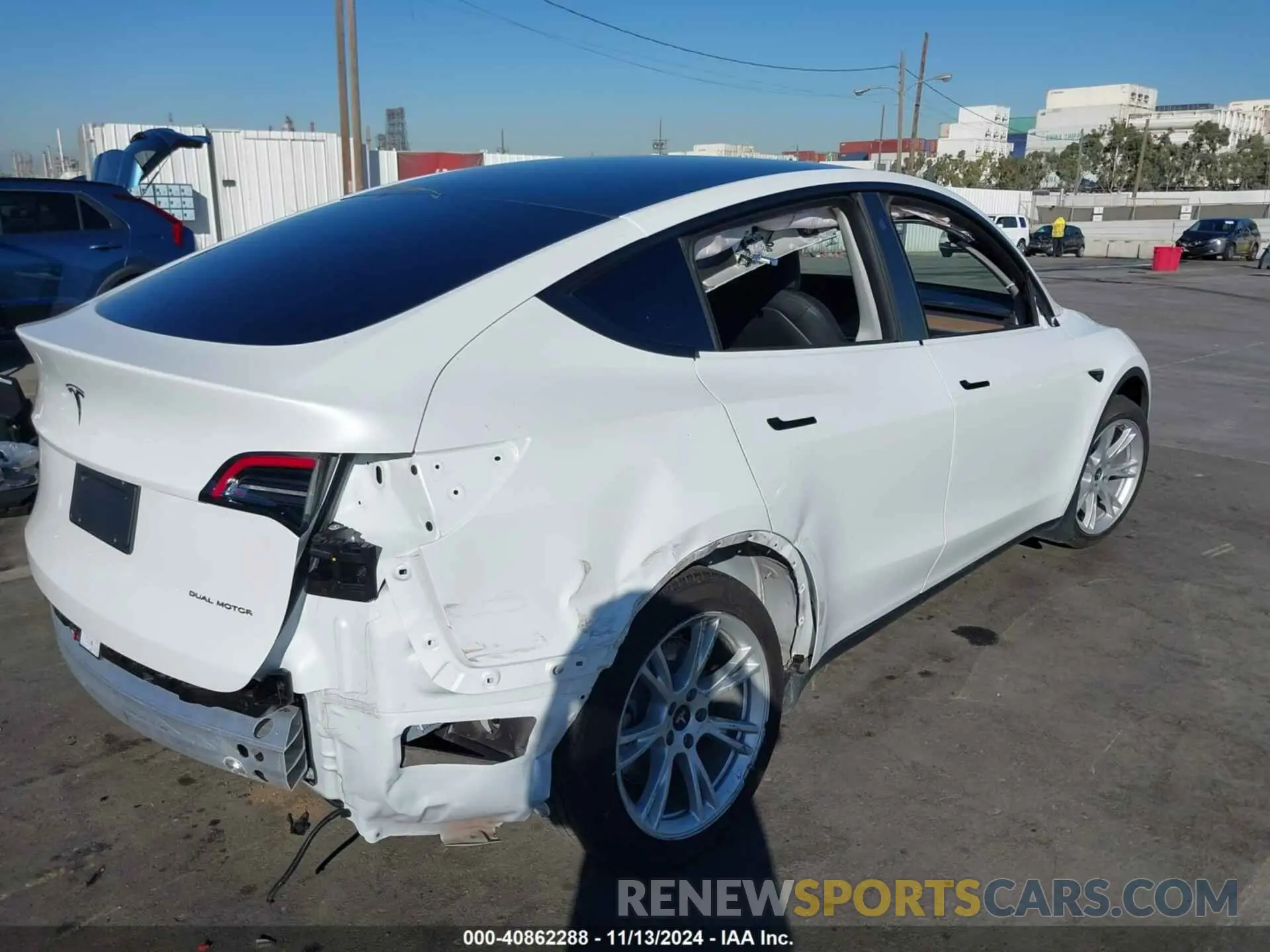 4 Photograph of a damaged car 5YJYGDEE8MF271017 TESLA MODEL Y 2021