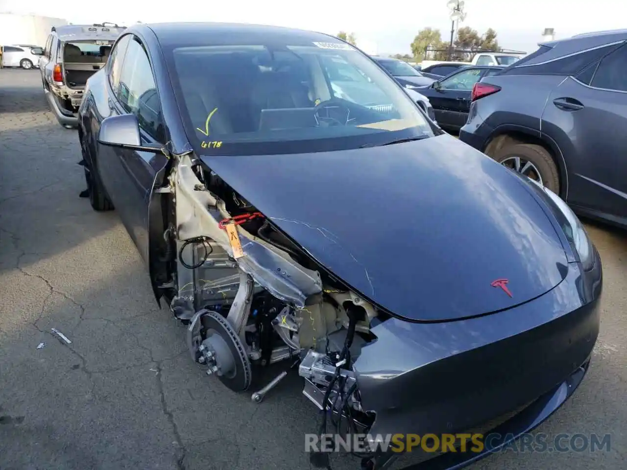 1 Photograph of a damaged car 5YJYGDEE8MF274905 TESLA MODEL Y 2021