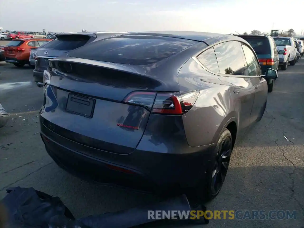 4 Photograph of a damaged car 5YJYGDEE8MF274905 TESLA MODEL Y 2021