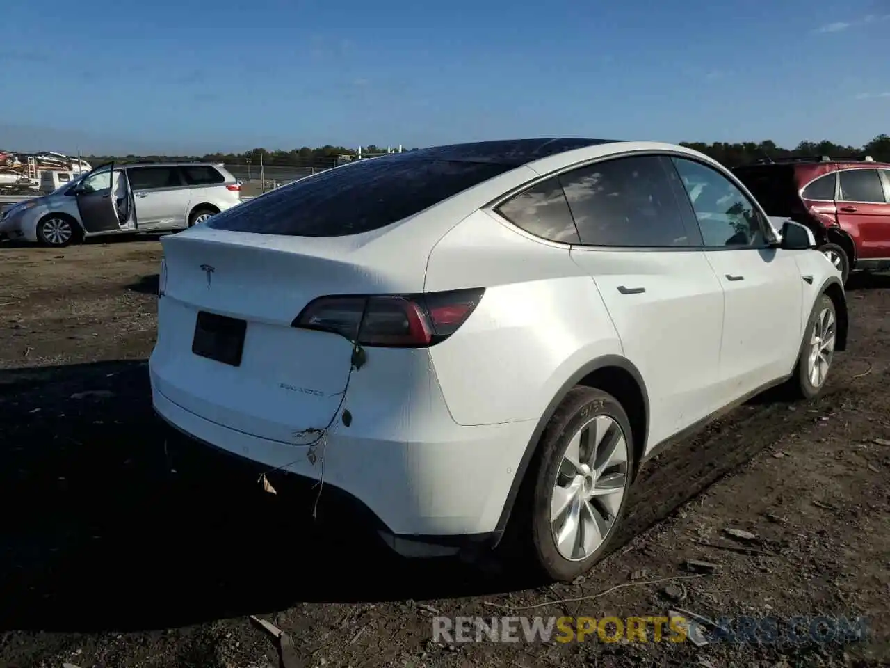 4 Photograph of a damaged car 5YJYGDEE8MF286035 TESLA MODEL Y 2021