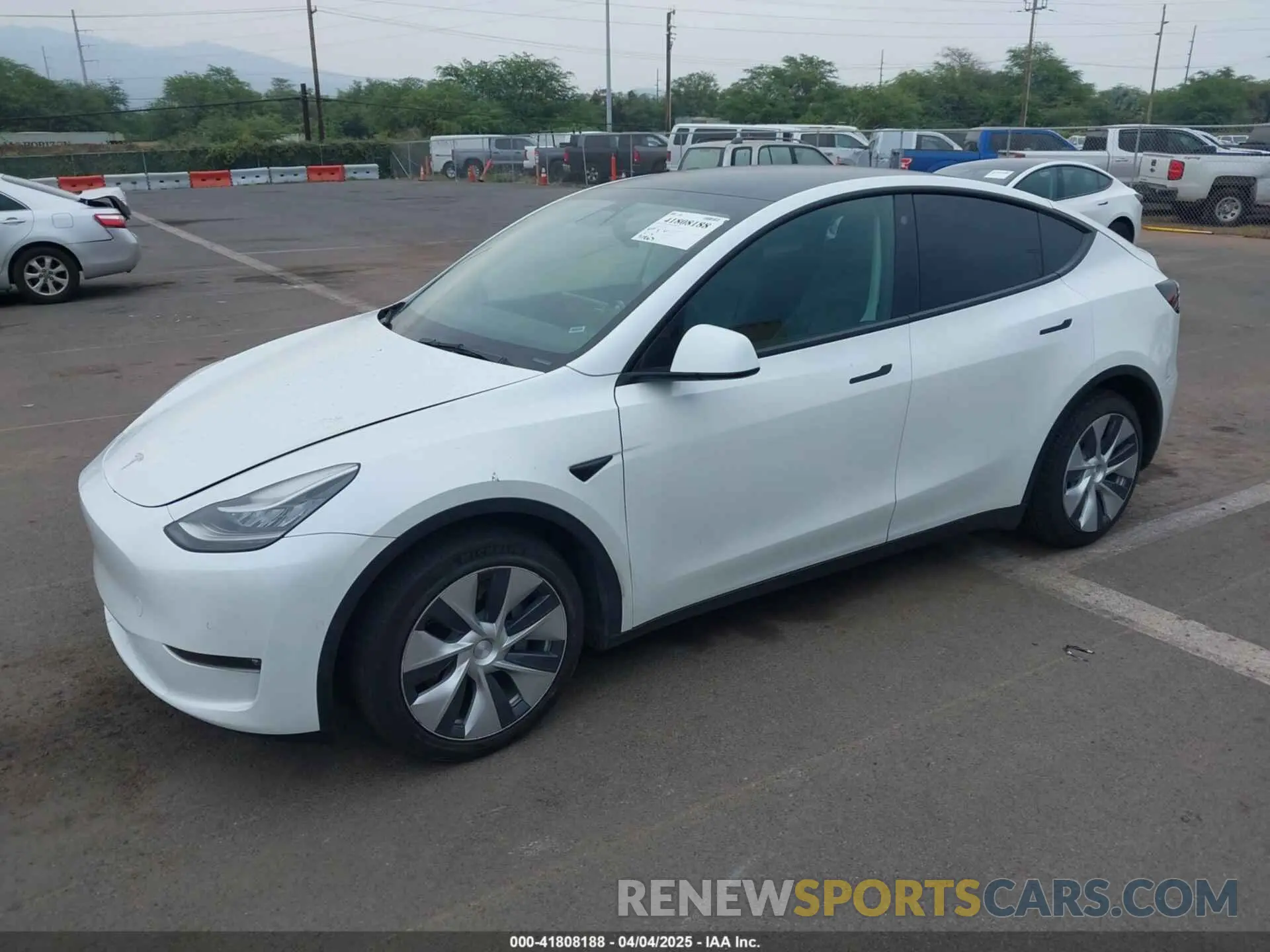 2 Photograph of a damaged car 5YJYGDEE8MF293745 TESLA MODEL Y 2021