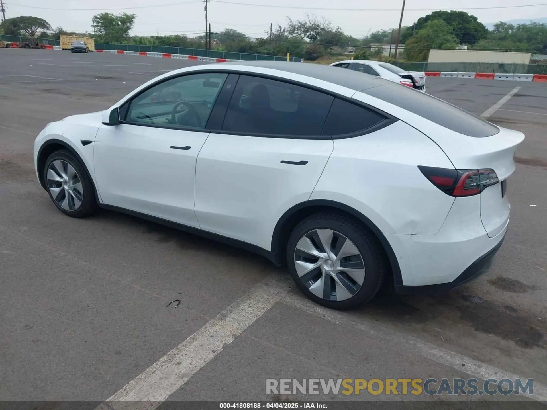 3 Photograph of a damaged car 5YJYGDEE8MF293745 TESLA MODEL Y 2021