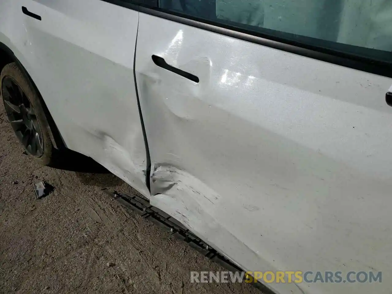 10 Photograph of a damaged car 5YJYGDEE8MF297519 TESLA MODEL Y 2021