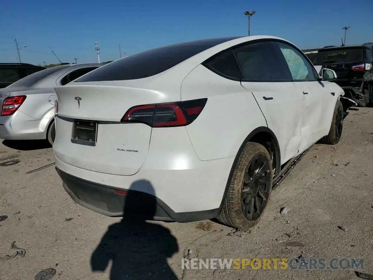 4 Photograph of a damaged car 5YJYGDEE8MF297519 TESLA MODEL Y 2021