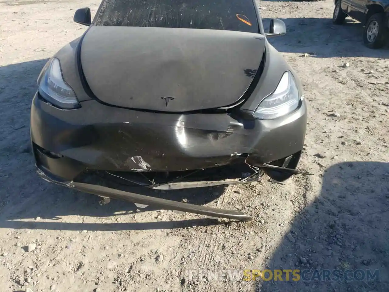 9 Photograph of a damaged car 5YJYGDEE8MF306591 TESLA MODEL Y 2021