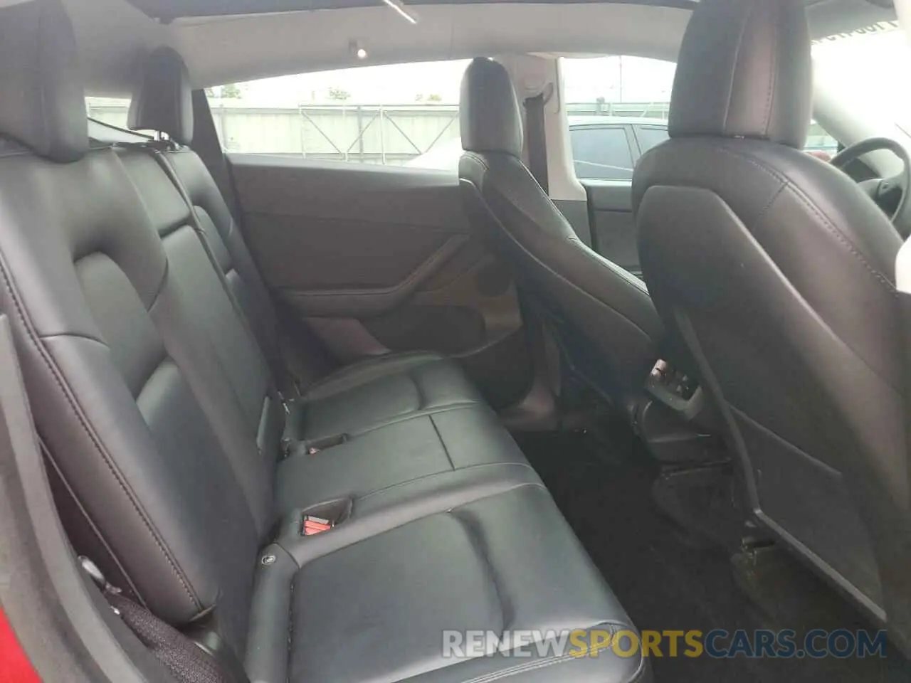 11 Photograph of a damaged car 5YJYGDEE9MF062126 TESLA MODEL Y 2021