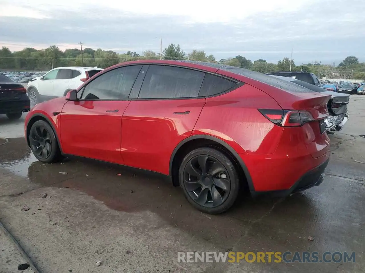 2 Photograph of a damaged car 5YJYGDEE9MF062126 TESLA MODEL Y 2021