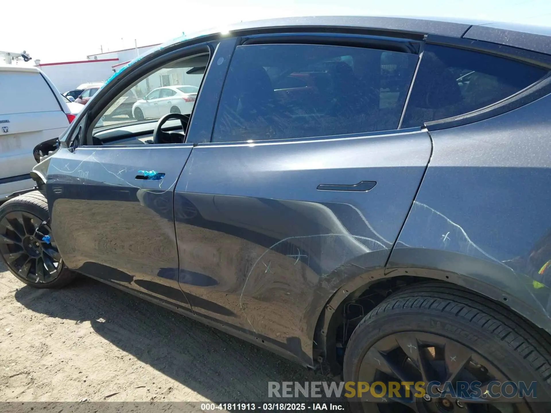 15 Photograph of a damaged car 5YJYGDEE9MF062580 TESLA MODEL Y 2021