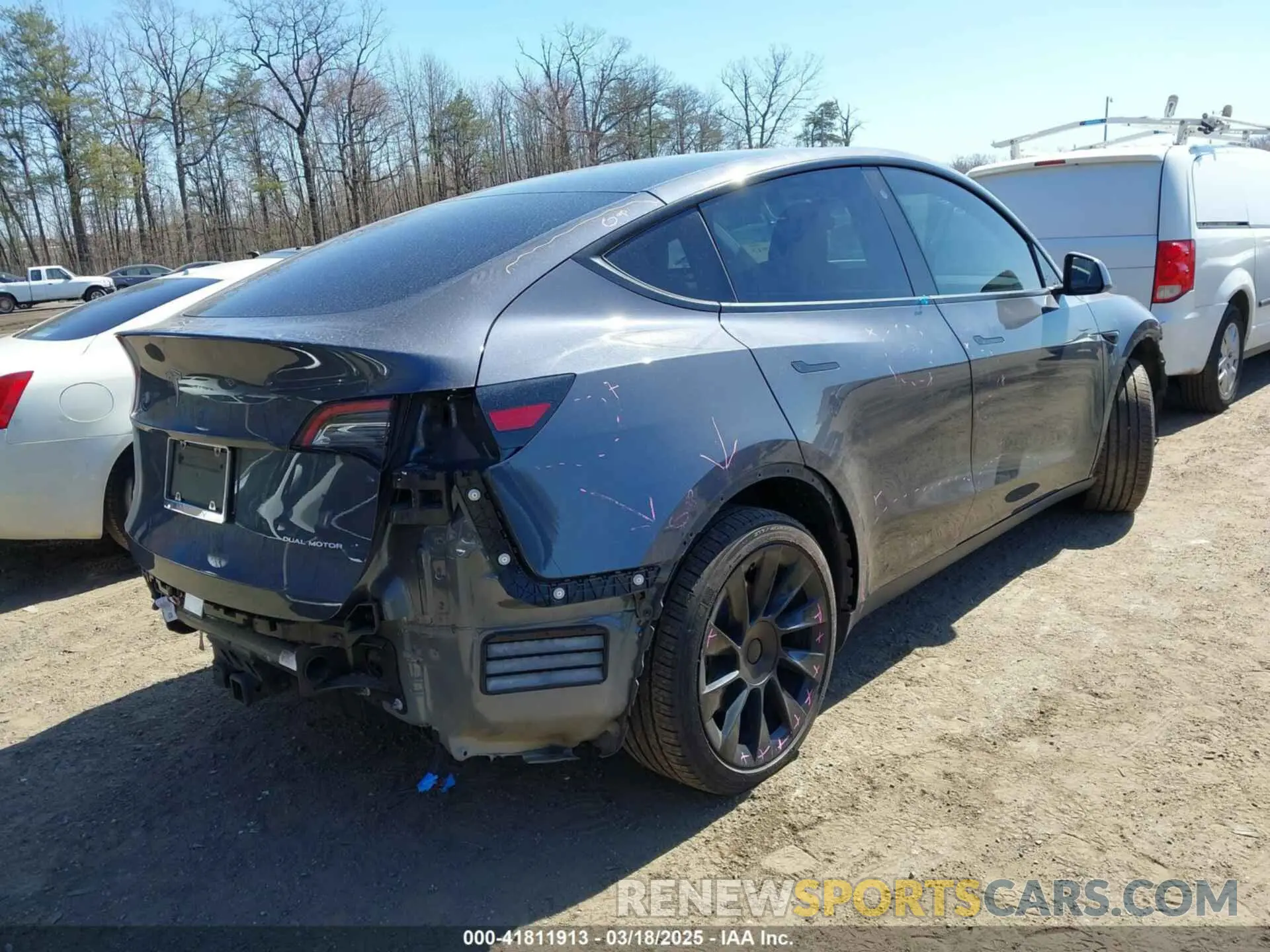 4 Photograph of a damaged car 5YJYGDEE9MF062580 TESLA MODEL Y 2021