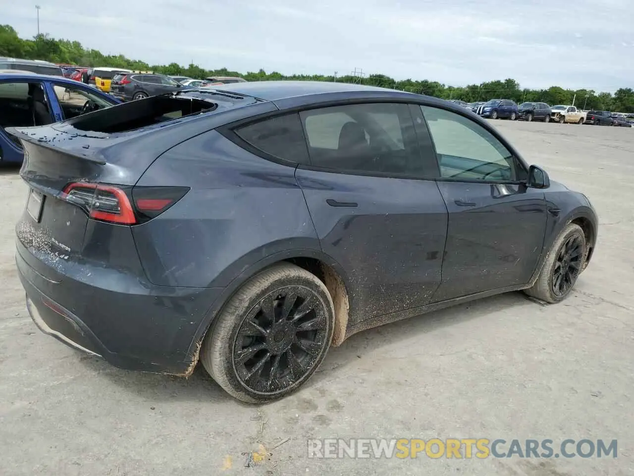 3 Photograph of a damaged car 5YJYGDEE9MF067651 TESLA MODEL Y 2021