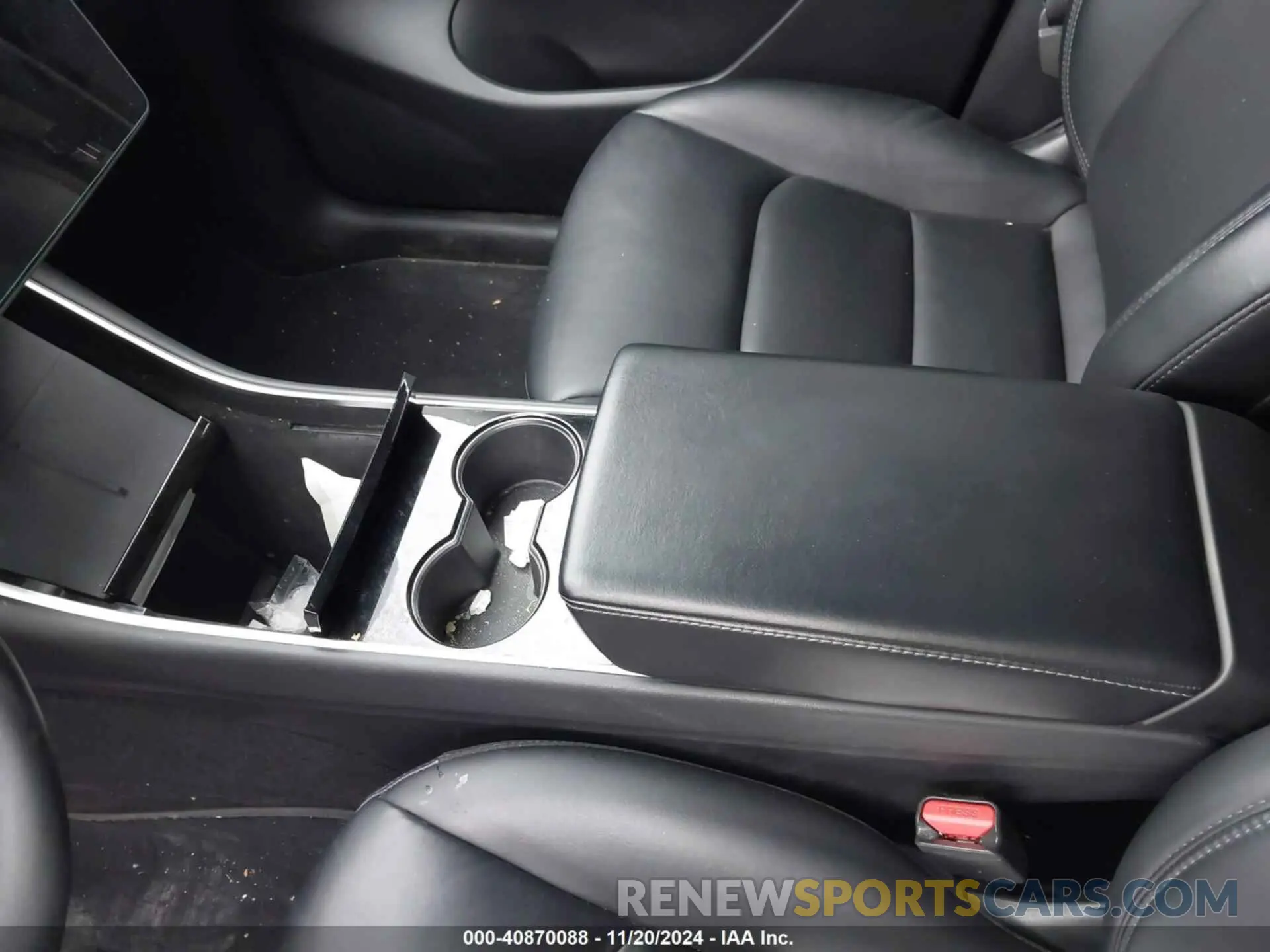 19 Photograph of a damaged car 5YJYGDEE9MF071120 TESLA MODEL Y 2021