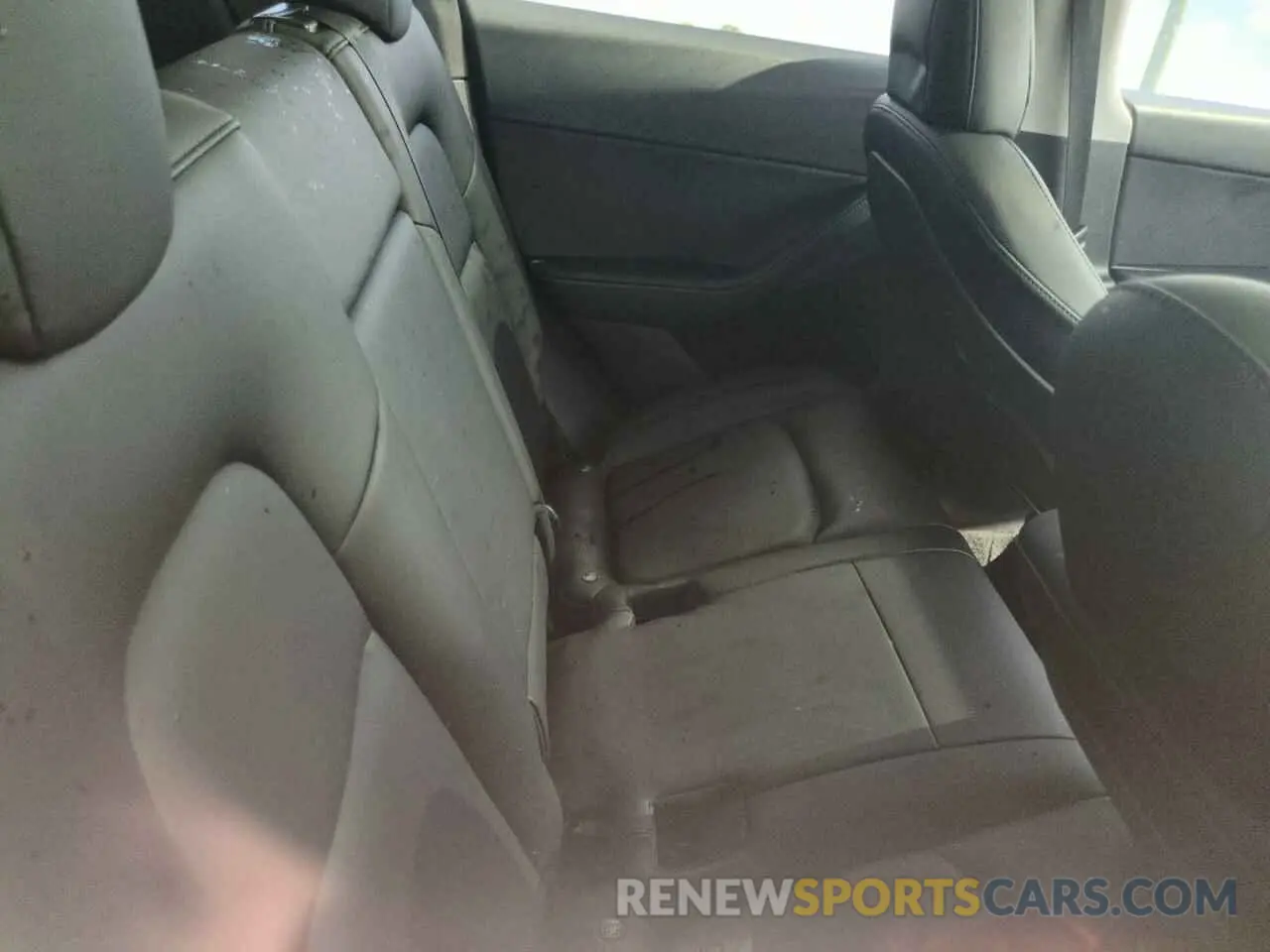 11 Photograph of a damaged car 5YJYGDEE9MF074647 TESLA MODEL Y 2021