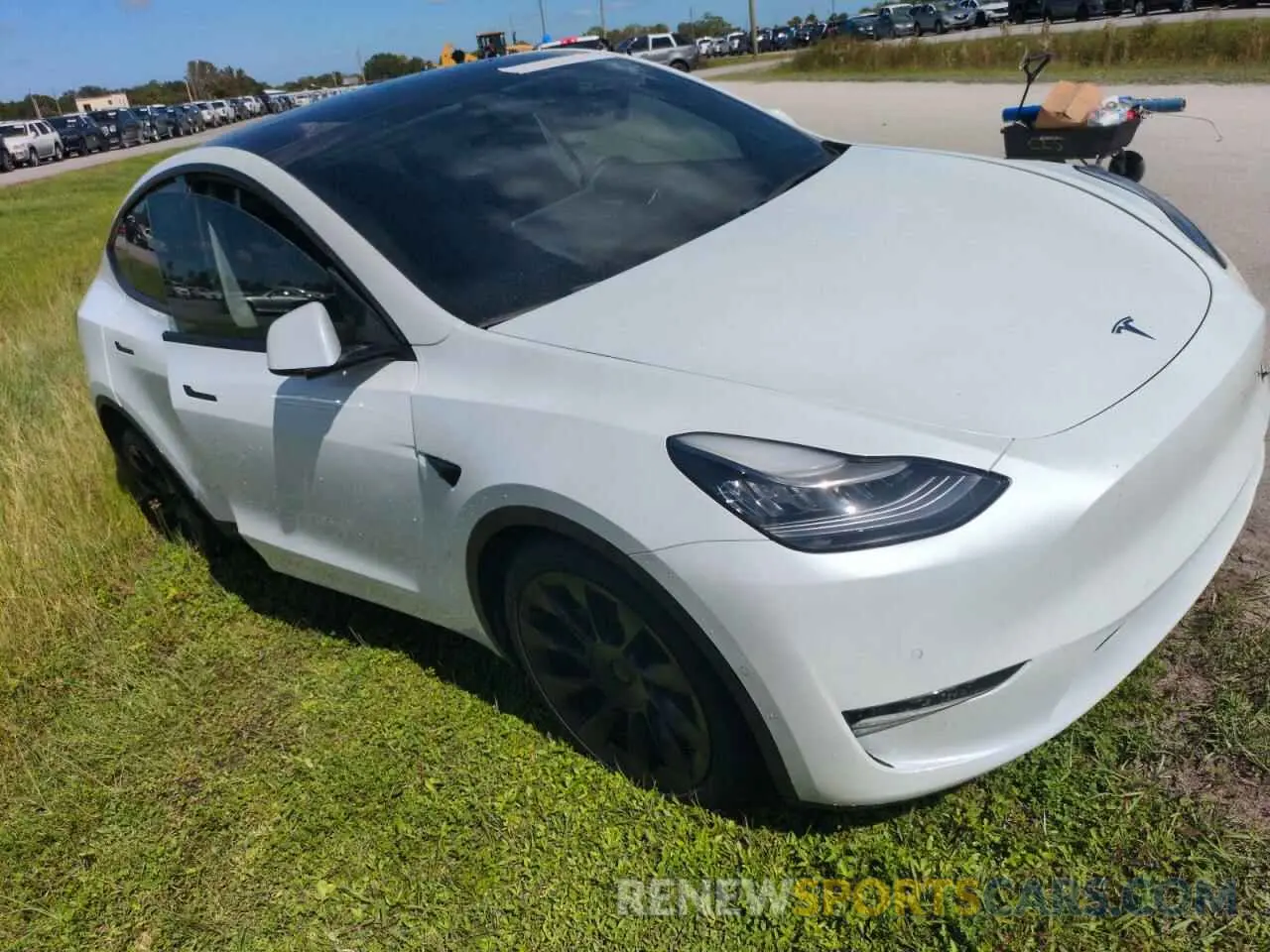 4 Photograph of a damaged car 5YJYGDEE9MF074647 TESLA MODEL Y 2021