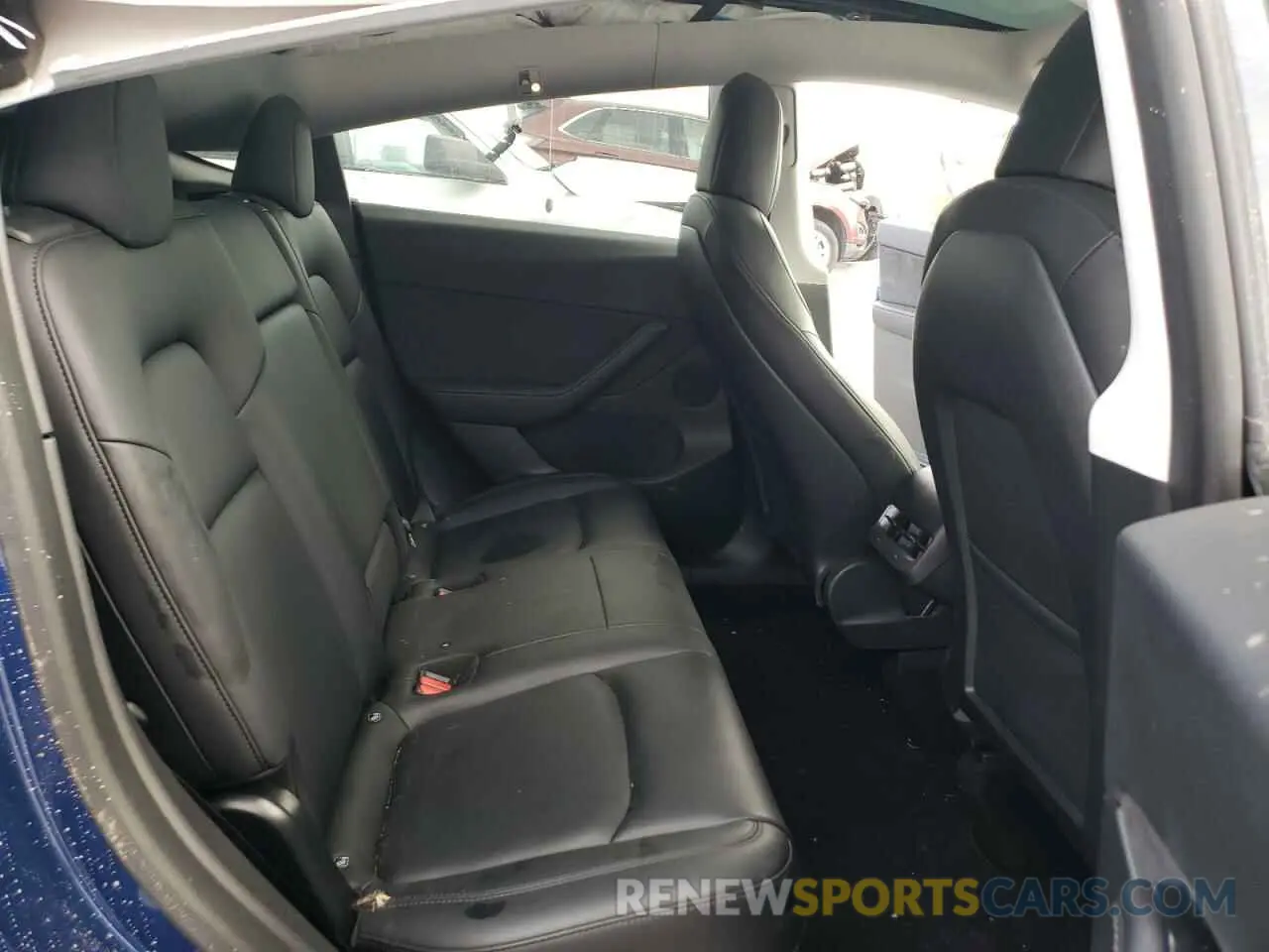 11 Photograph of a damaged car 5YJYGDEE9MF074664 TESLA MODEL Y 2021