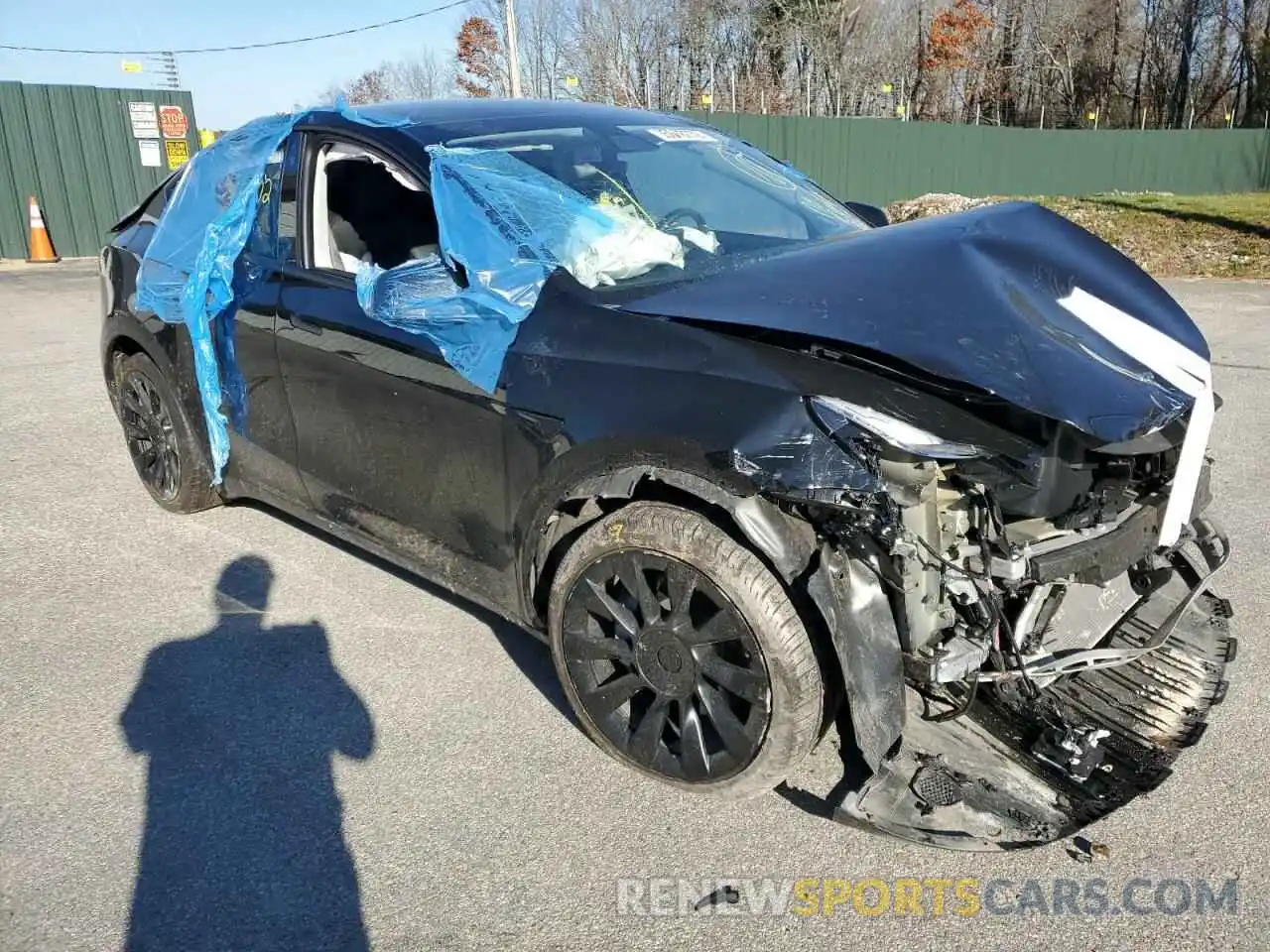 1 Photograph of a damaged car 5YJYGDEE9MF087088 TESLA MODEL Y 2021