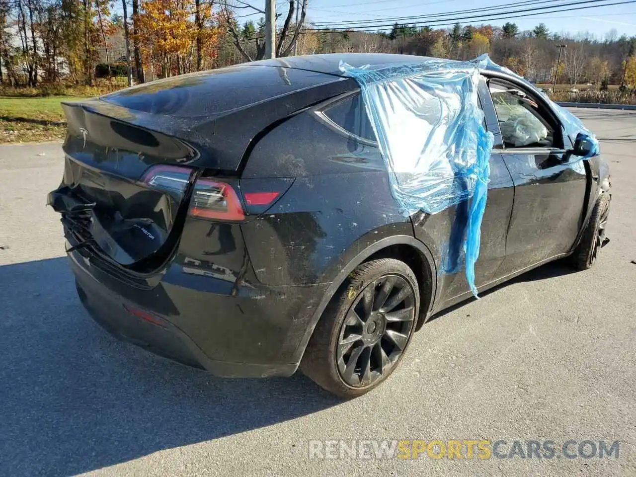 4 Photograph of a damaged car 5YJYGDEE9MF087088 TESLA MODEL Y 2021