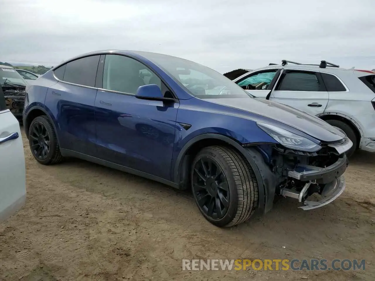4 Photograph of a damaged car 5YJYGDEE9MF095417 TESLA MODEL Y 2021