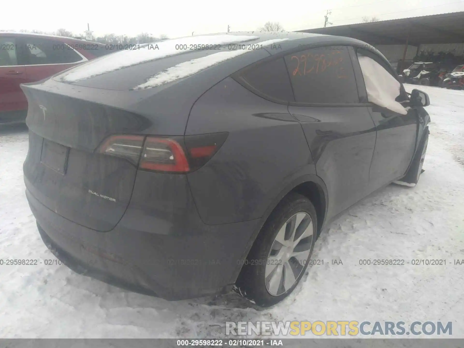 4 Photograph of a damaged car 5YJYGDEE9MF106626 TESLA MODEL Y 2021