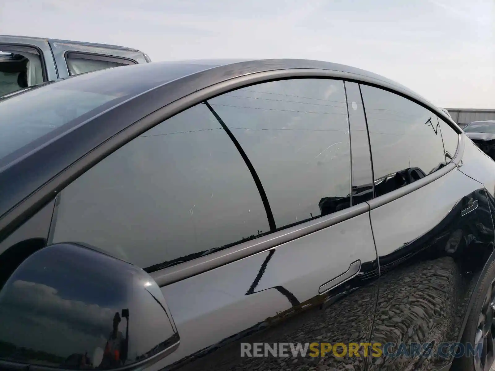 10 Photograph of a damaged car 5YJYGDEE9MF107923 TESLA MODEL Y 2021