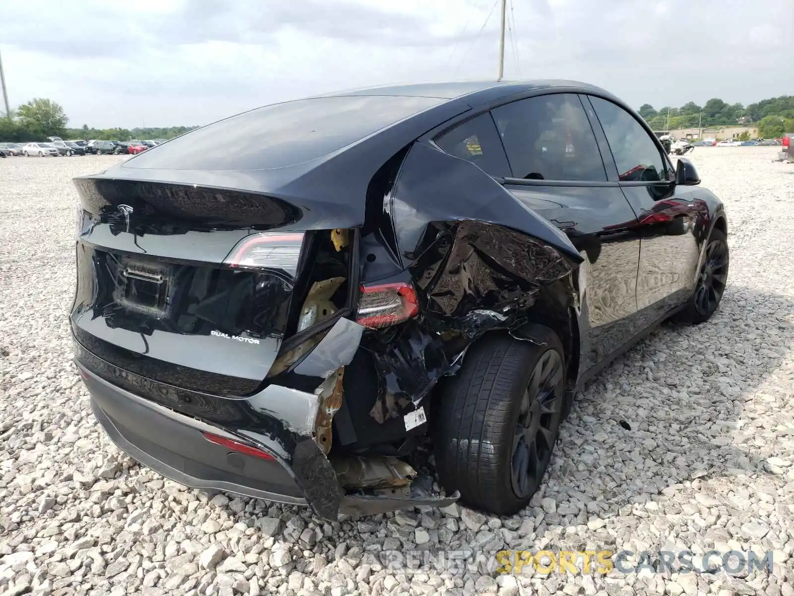 4 Photograph of a damaged car 5YJYGDEE9MF107923 TESLA MODEL Y 2021