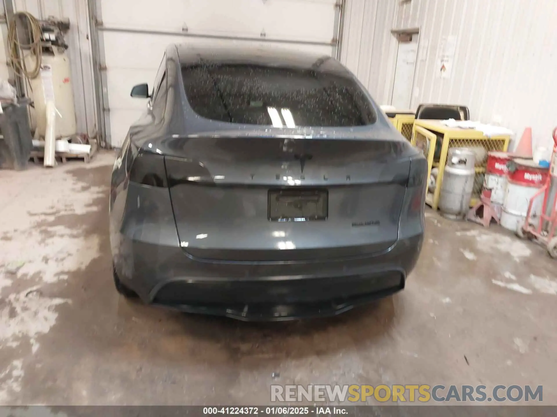 17 Photograph of a damaged car 5YJYGDEE9MF109820 TESLA MODEL Y 2021