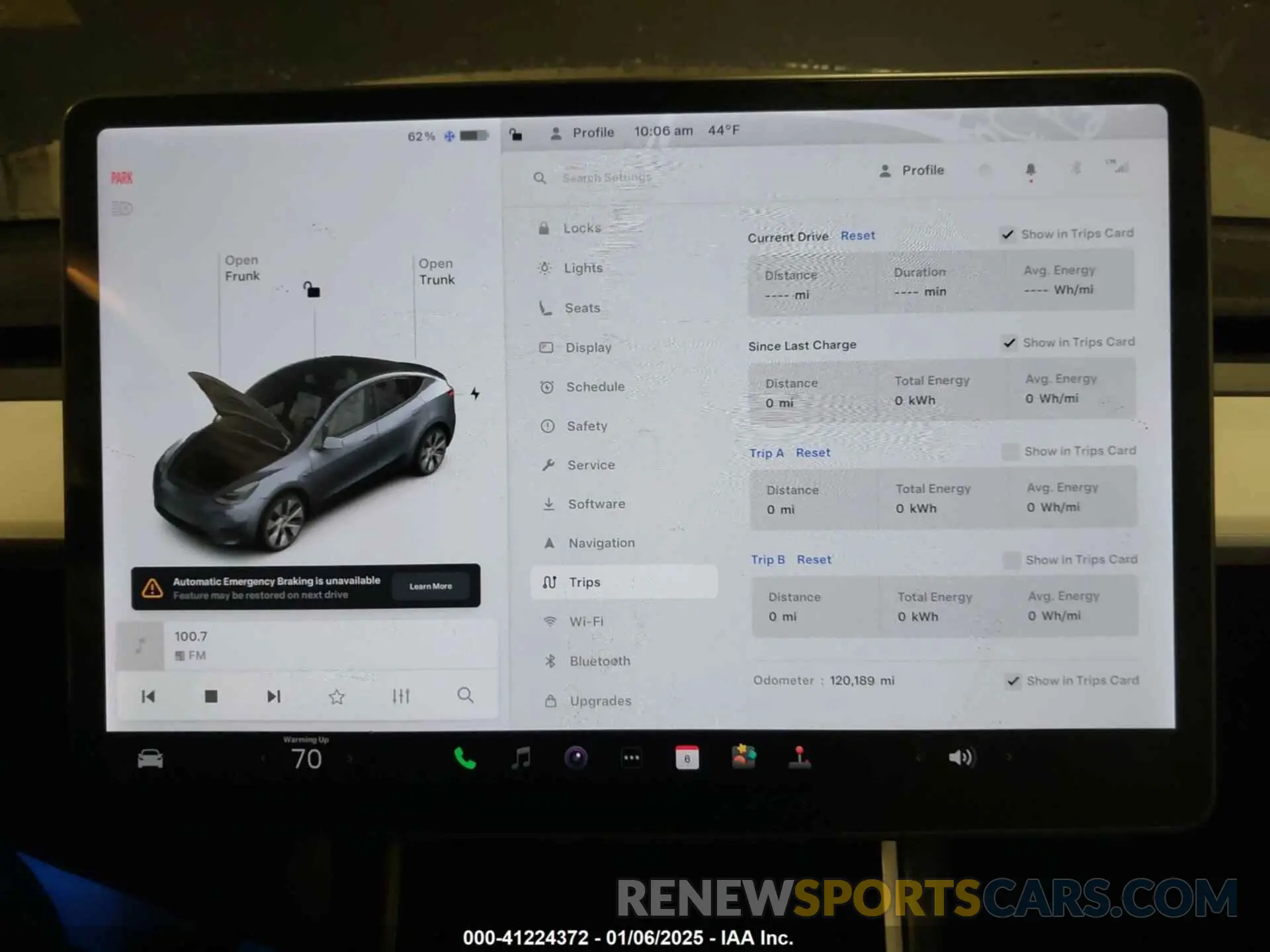 19 Photograph of a damaged car 5YJYGDEE9MF109820 TESLA MODEL Y 2021