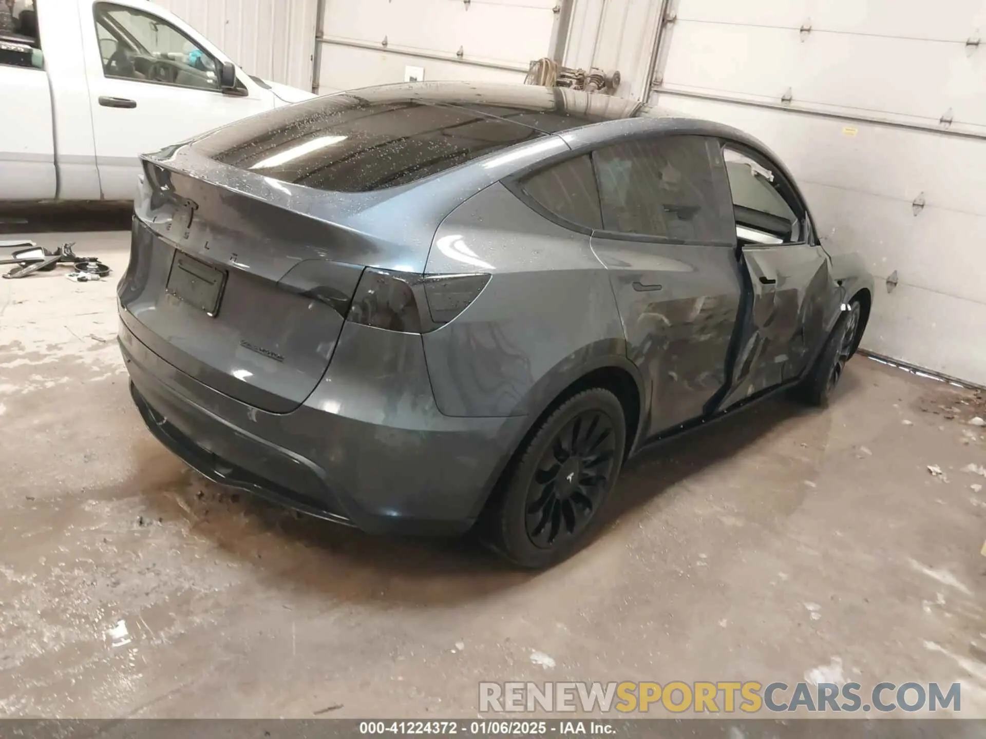 4 Photograph of a damaged car 5YJYGDEE9MF109820 TESLA MODEL Y 2021