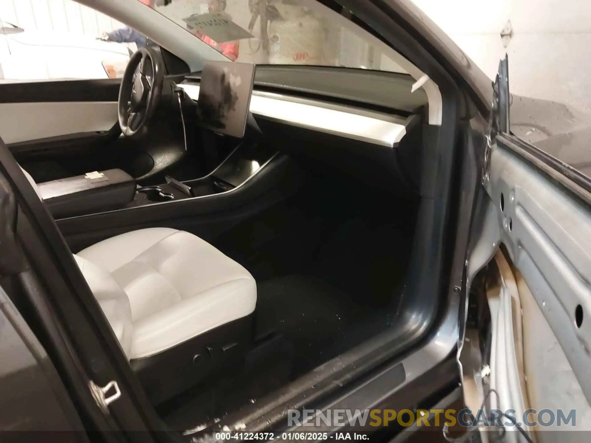 5 Photograph of a damaged car 5YJYGDEE9MF109820 TESLA MODEL Y 2021