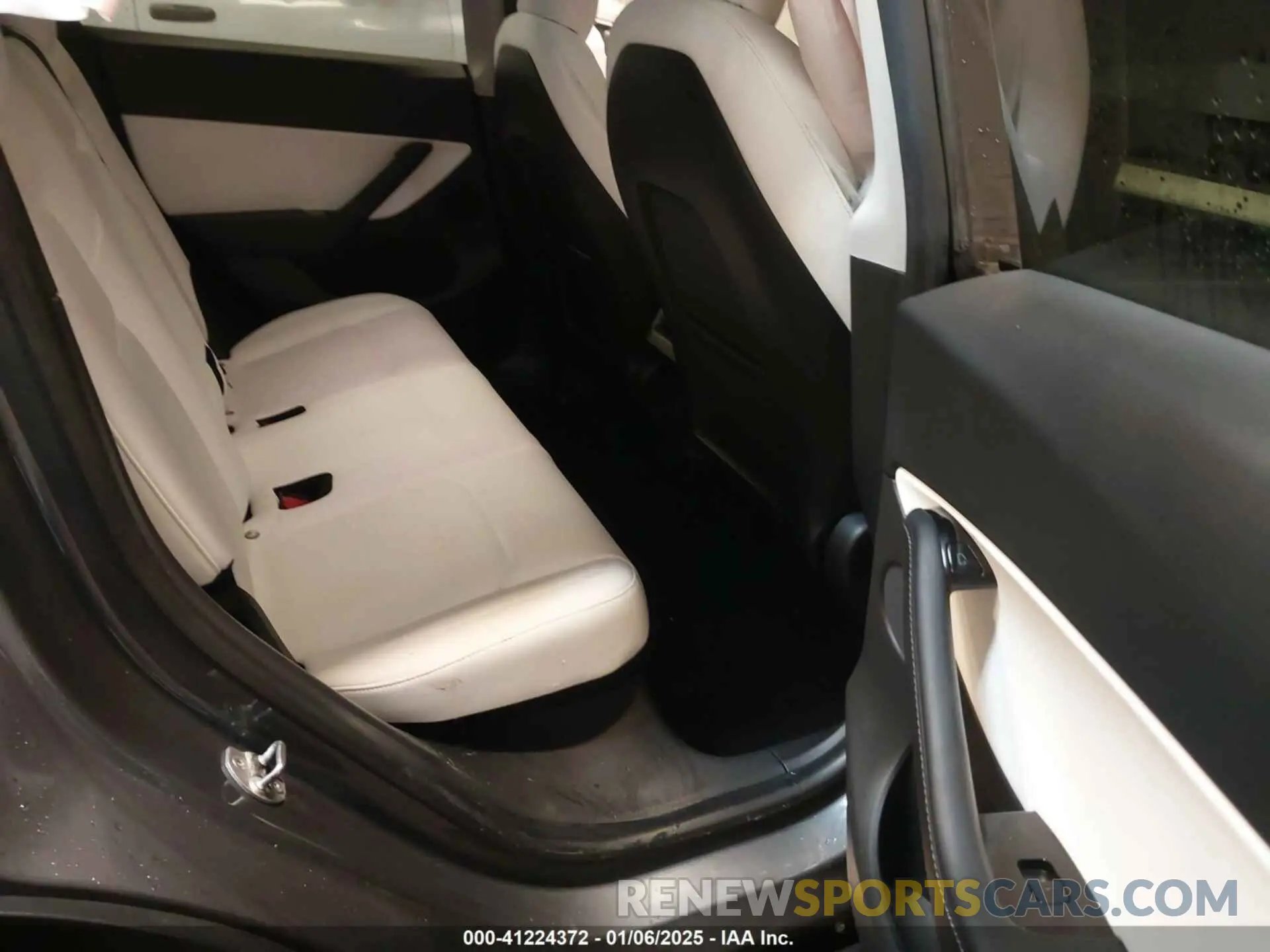 8 Photograph of a damaged car 5YJYGDEE9MF109820 TESLA MODEL Y 2021