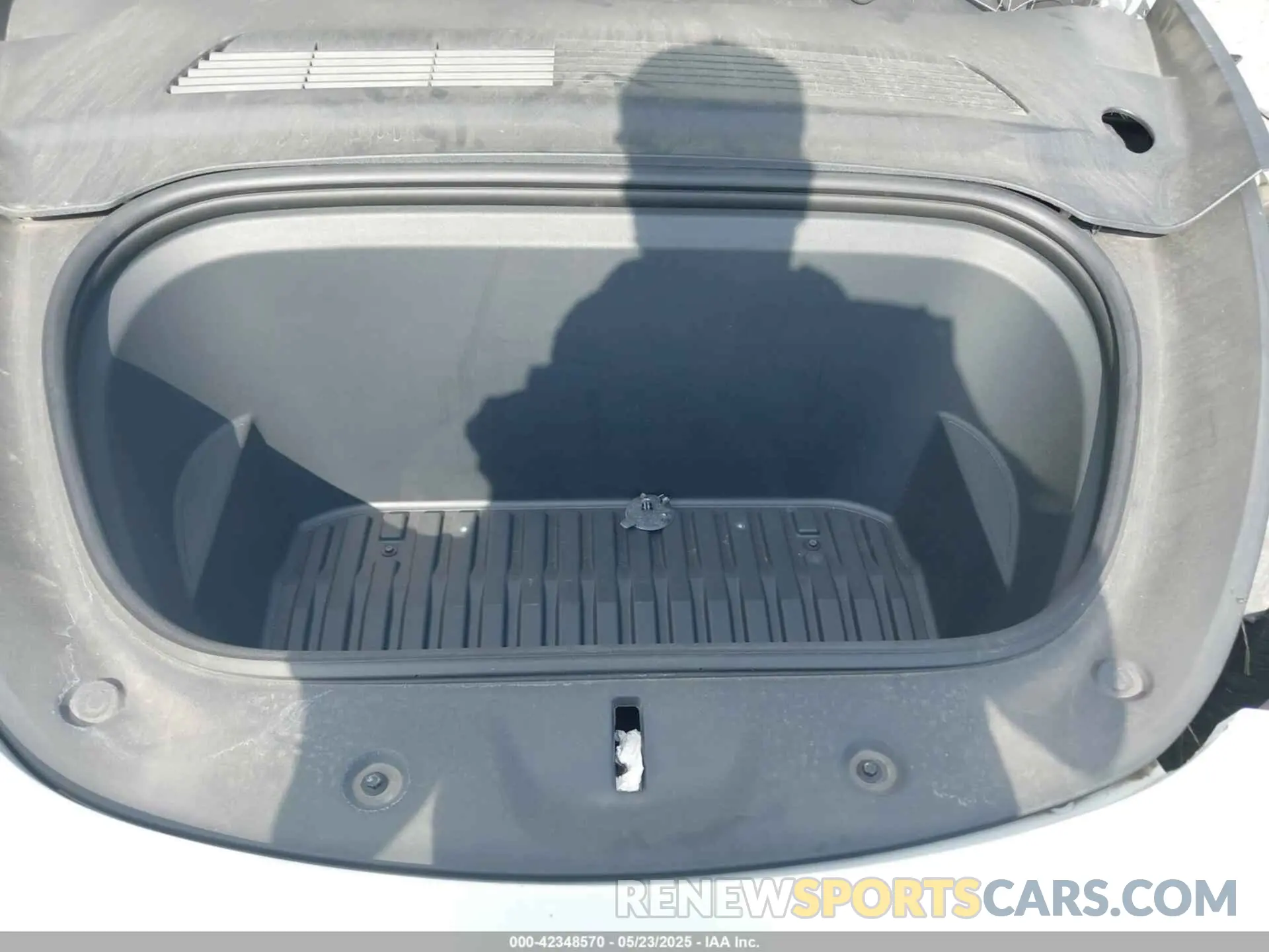 10 Photograph of a damaged car 5YJYGDEE9MF114967 TESLA MODEL Y 2021