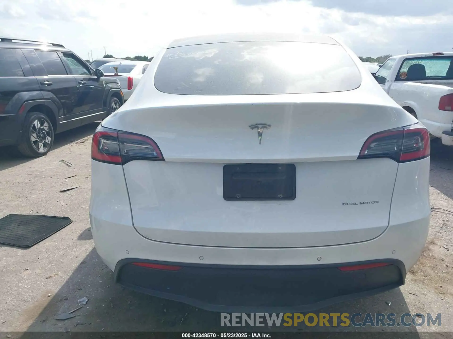 15 Photograph of a damaged car 5YJYGDEE9MF114967 TESLA MODEL Y 2021