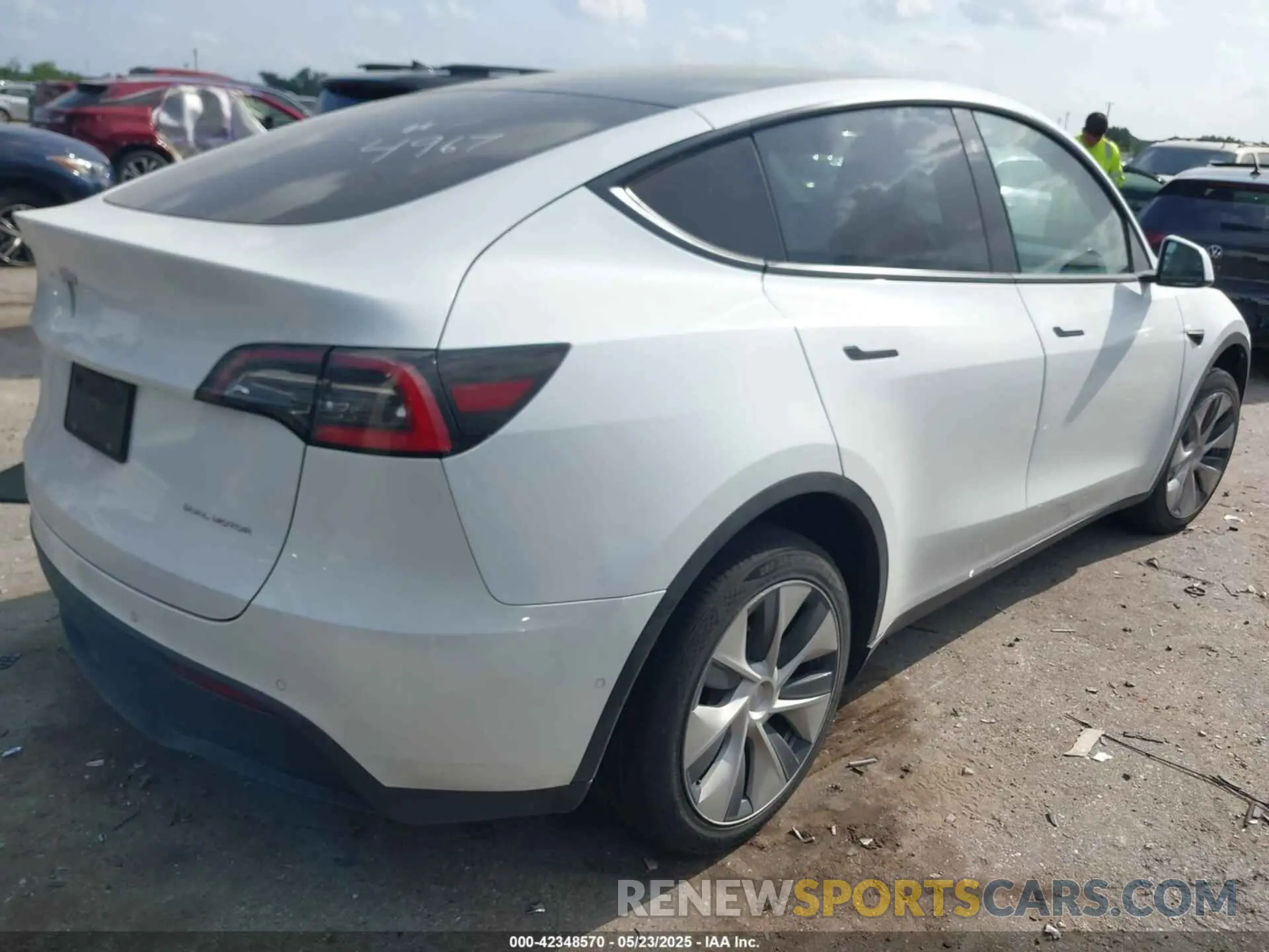 4 Photograph of a damaged car 5YJYGDEE9MF114967 TESLA MODEL Y 2021