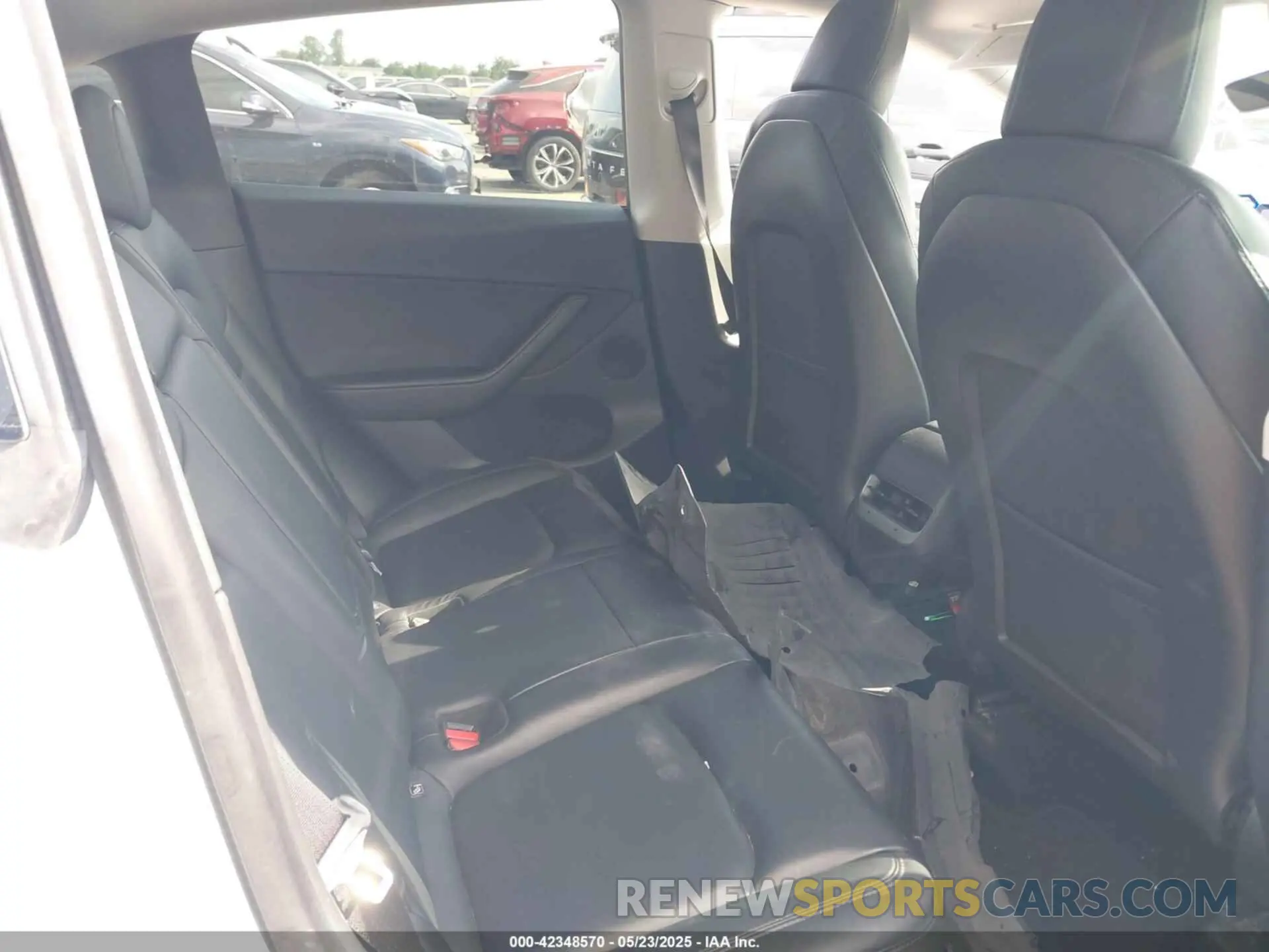 8 Photograph of a damaged car 5YJYGDEE9MF114967 TESLA MODEL Y 2021