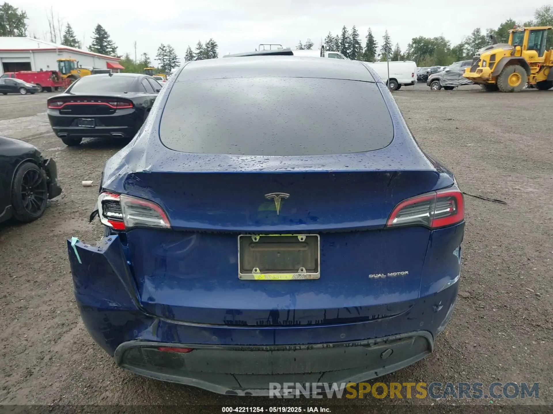 17 Photograph of a damaged car 5YJYGDEE9MF117500 TESLA MODEL Y 2021