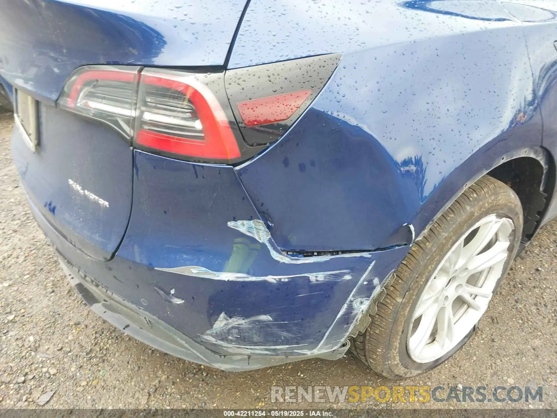 20 Photograph of a damaged car 5YJYGDEE9MF117500 TESLA MODEL Y 2021