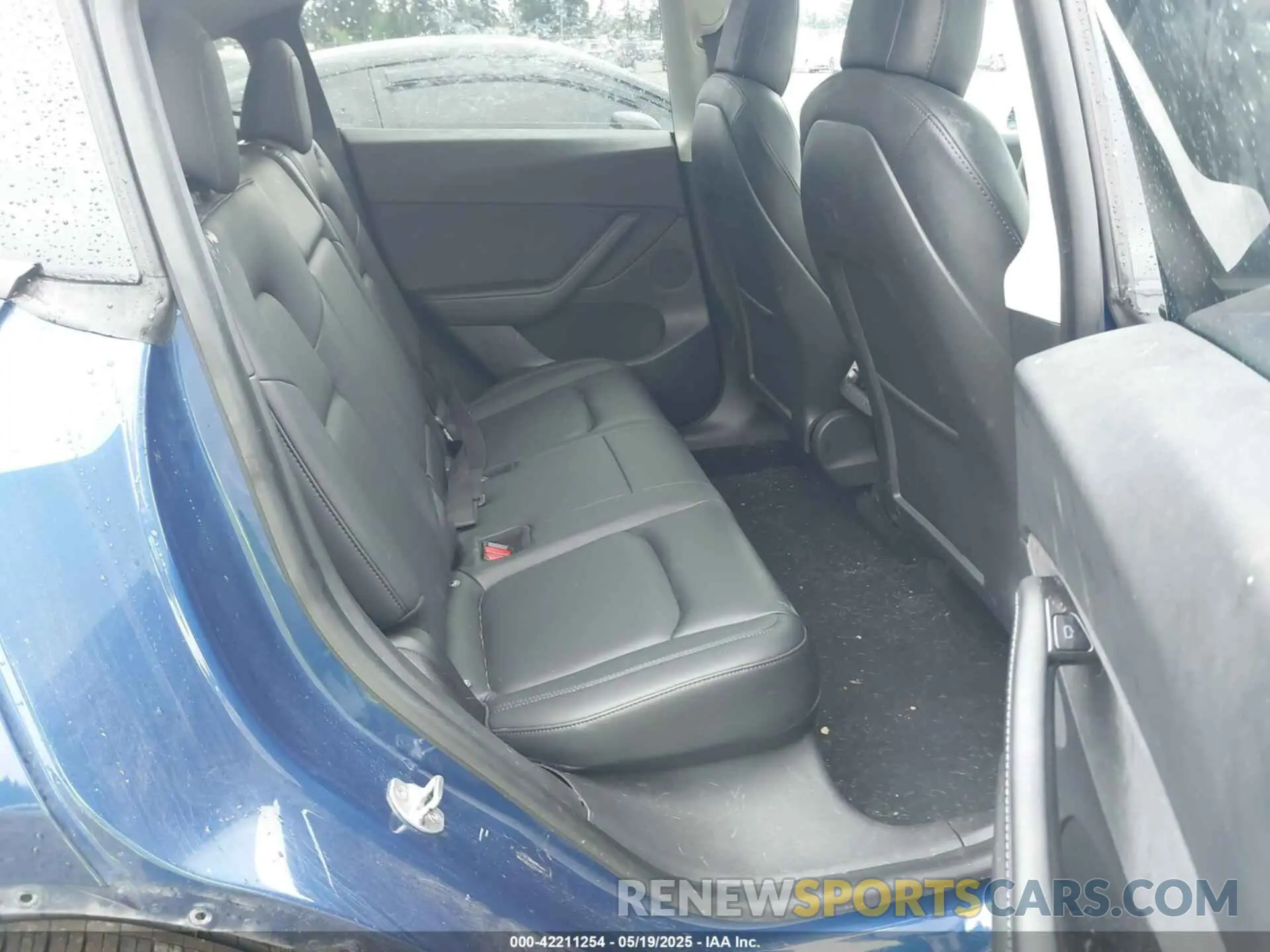 8 Photograph of a damaged car 5YJYGDEE9MF117500 TESLA MODEL Y 2021