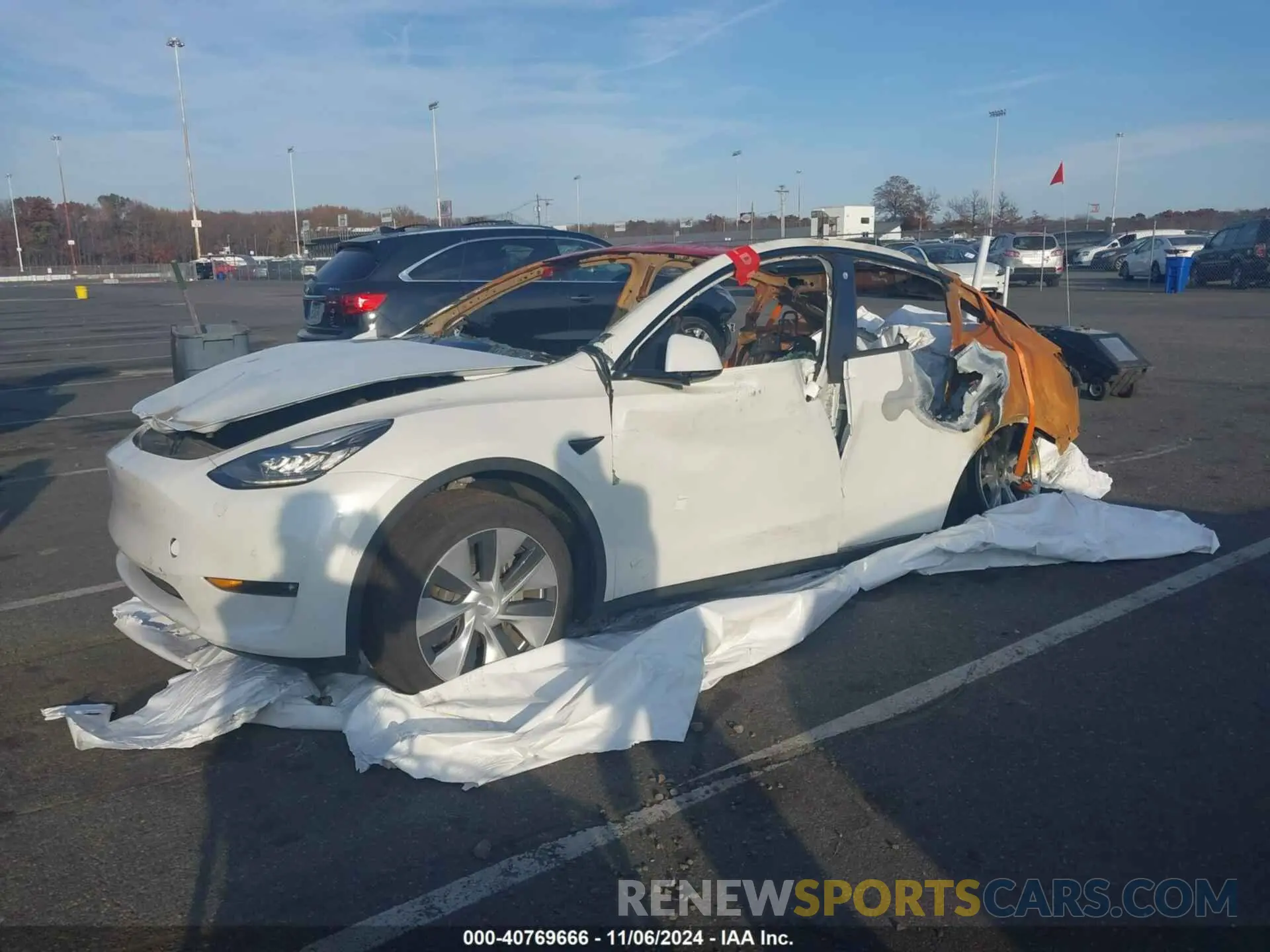 2 Photograph of a damaged car 5YJYGDEE9MF117903 TESLA MODEL Y 2021