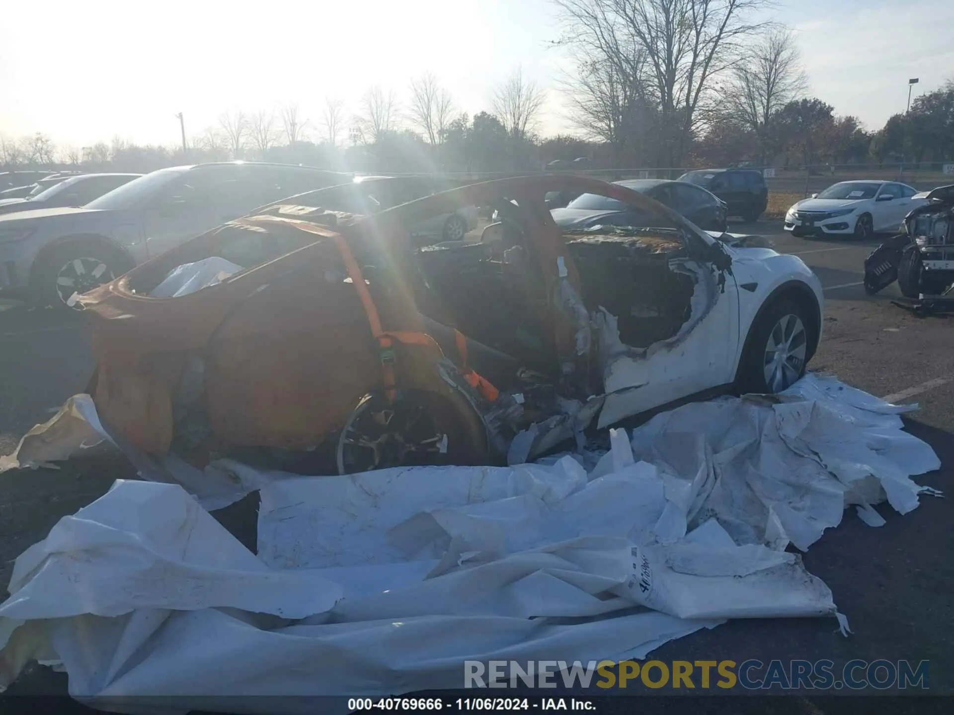 4 Photograph of a damaged car 5YJYGDEE9MF117903 TESLA MODEL Y 2021