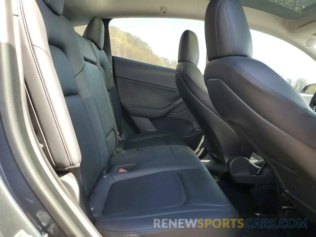 11 Photograph of a damaged car 5YJYGDEE9MF119974 TESLA MODEL Y 2021