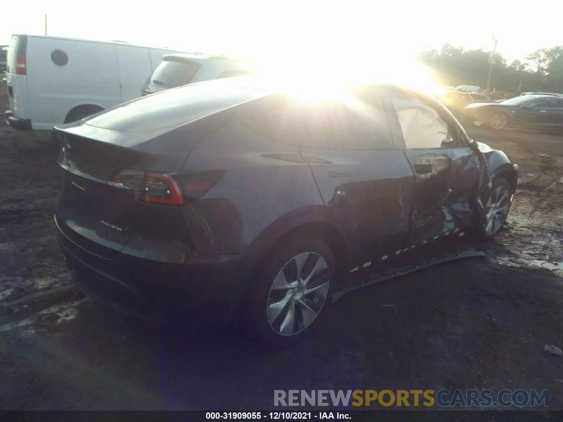 4 Photograph of a damaged car 5YJYGDEE9MF131221 TESLA MODEL Y 2021