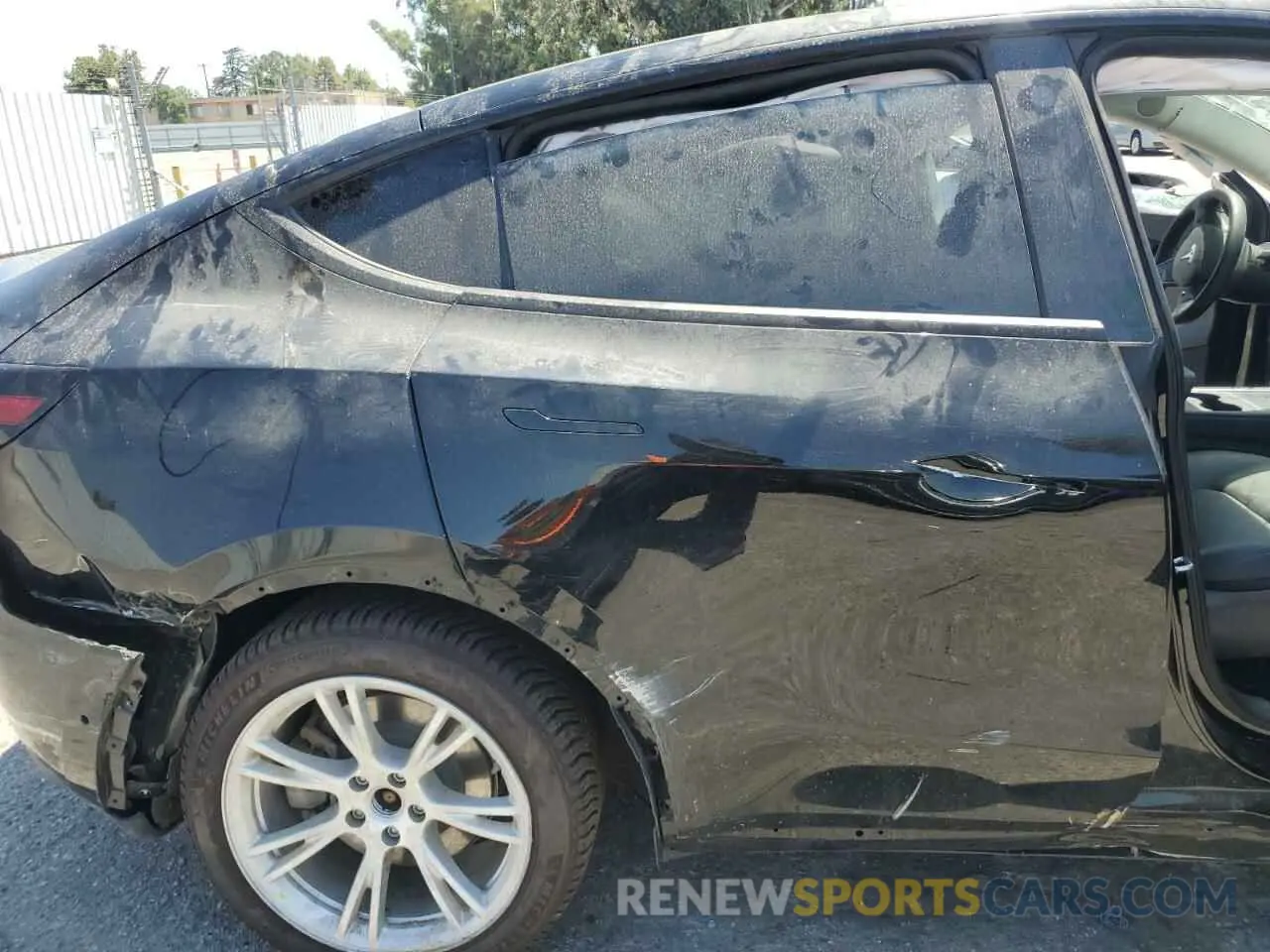 10 Photograph of a damaged car 5YJYGDEE9MF148472 TESLA MODEL Y 2021