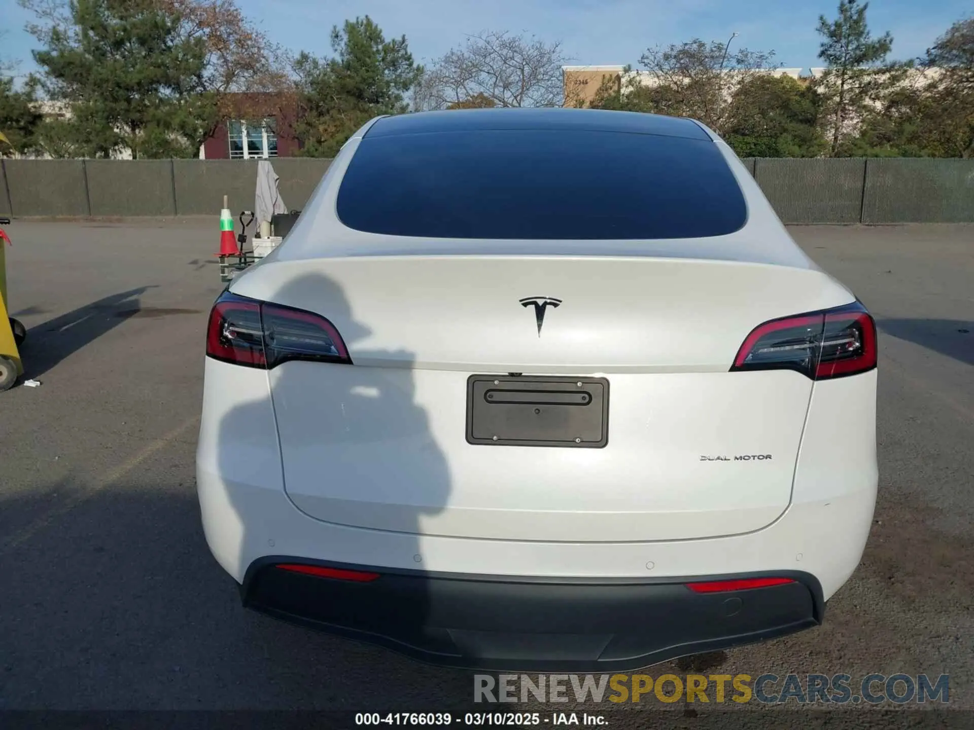 17 Photograph of a damaged car 5YJYGDEE9MF149217 TESLA MODEL Y 2021