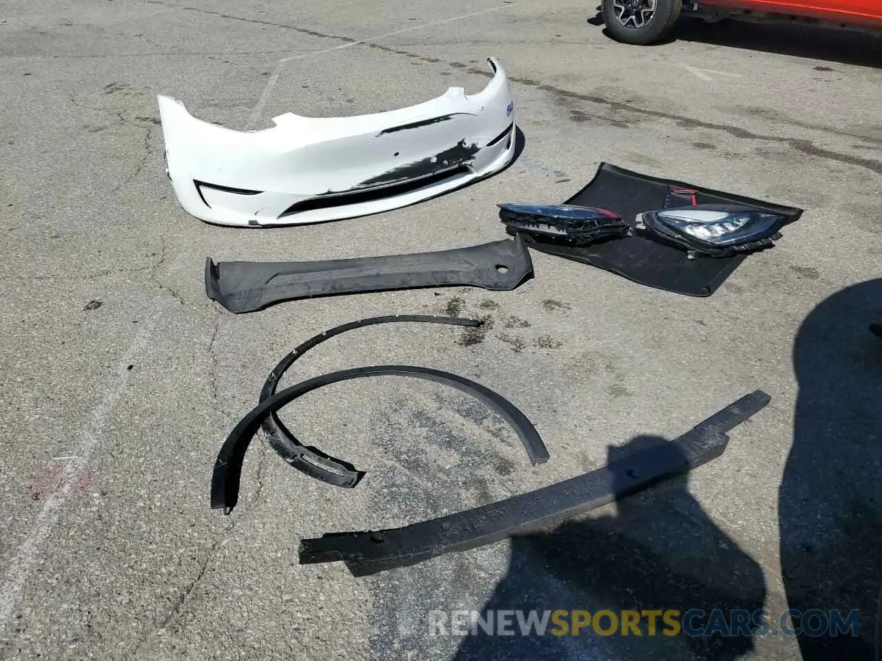 15 Photograph of a damaged car 5YJYGDEE9MF153493 TESLA MODEL Y 2021