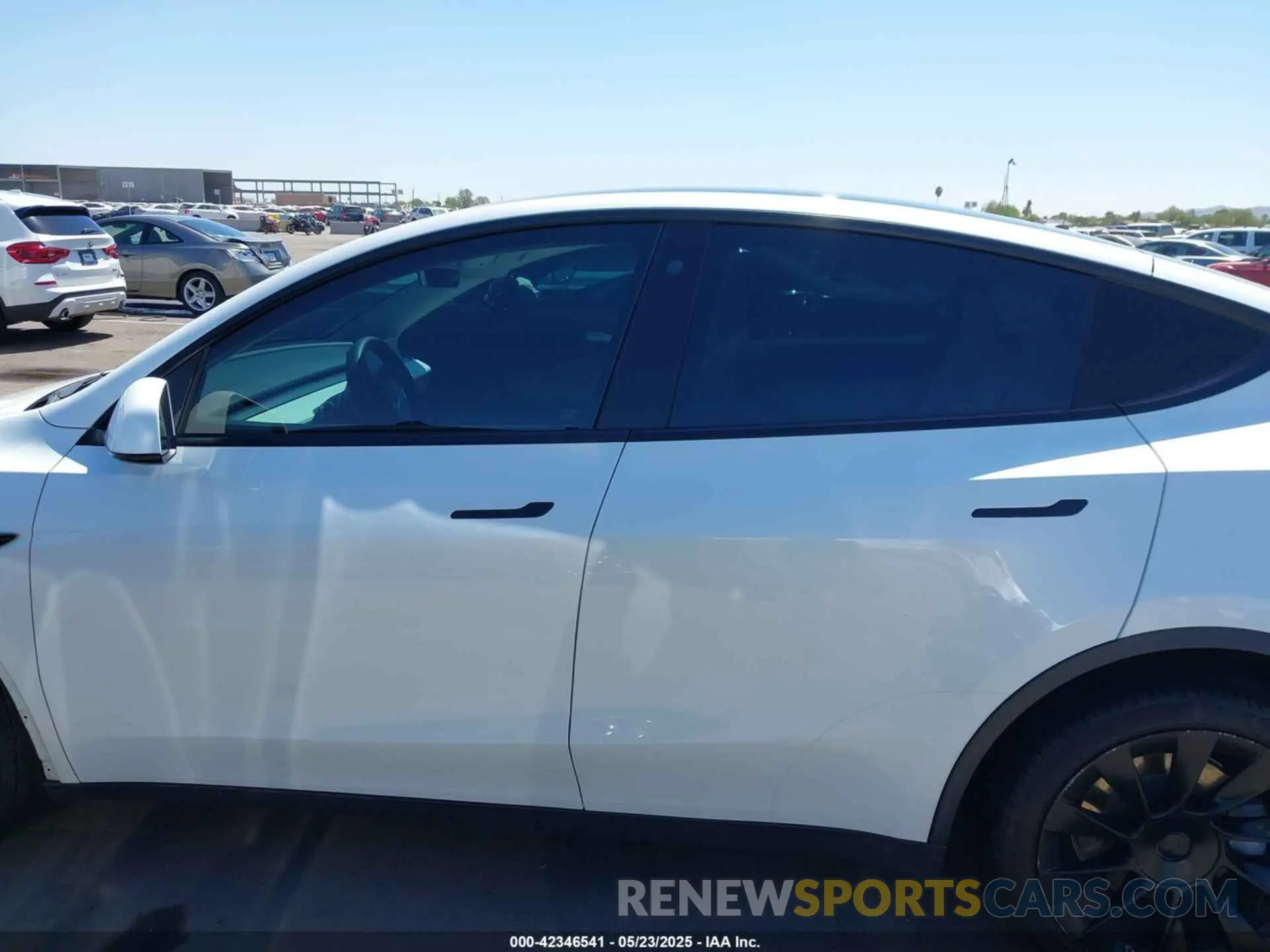 14 Photograph of a damaged car 5YJYGDEE9MF158242 TESLA MODEL Y 2021